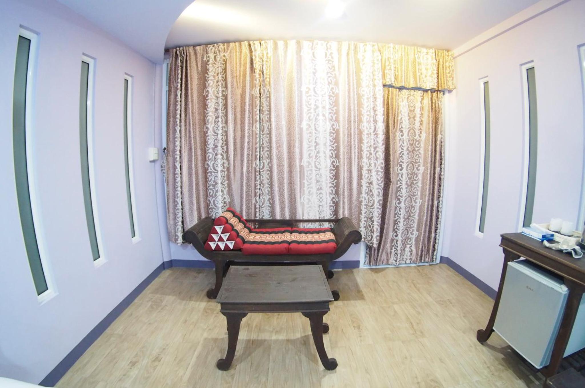 Twin Room with Private Bathroom - Photo 13