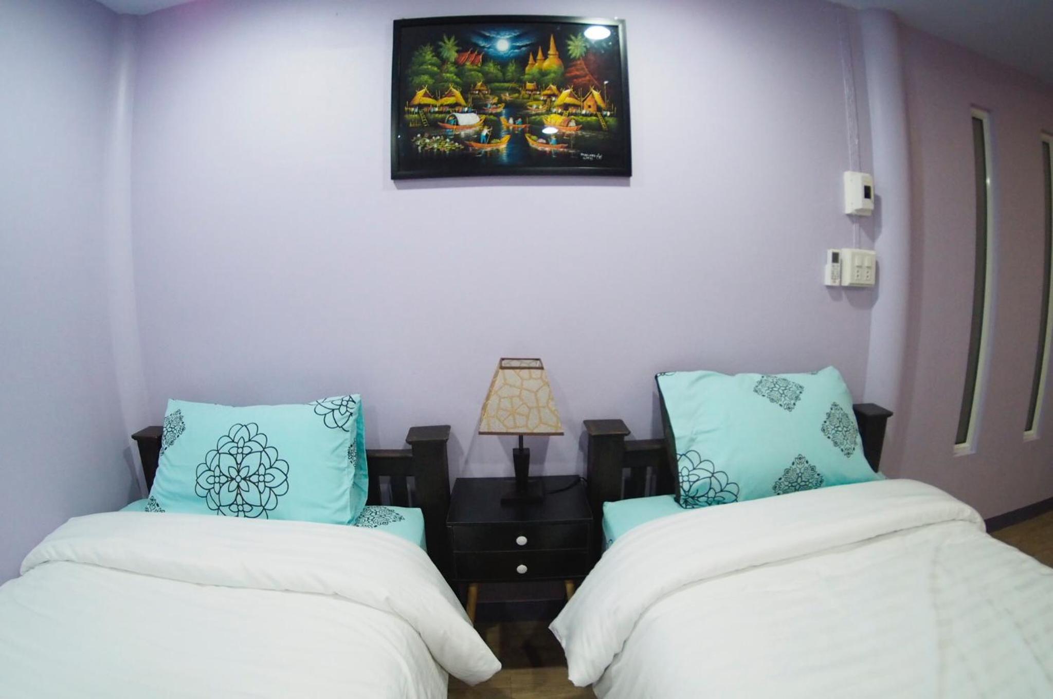Twin Room with Private Bathroom - Photo 16