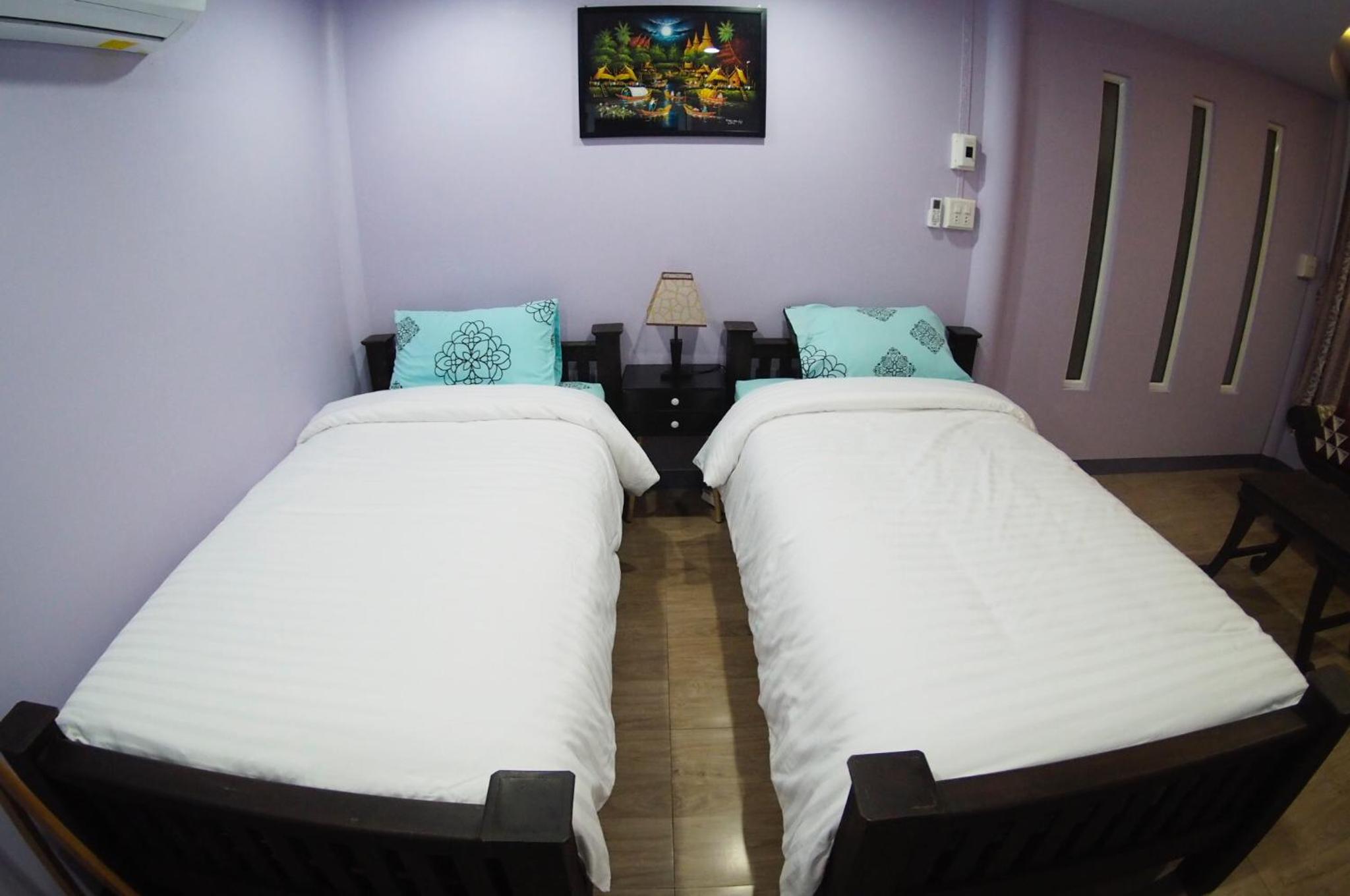 Twin Room with Private Bathroom - Photo 2
