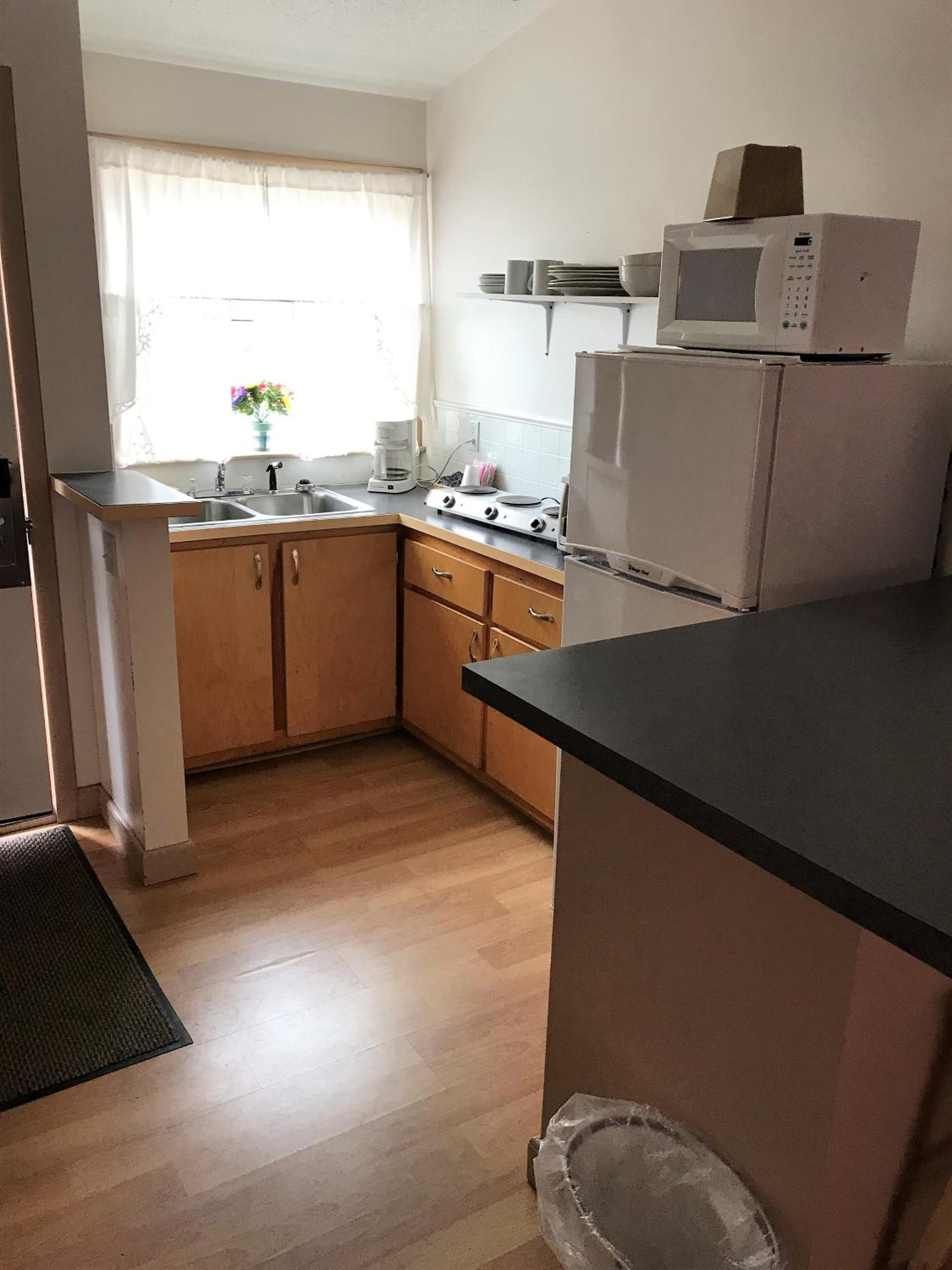 Two-Bedroom Cottage - Non-Smoking - Photo 3