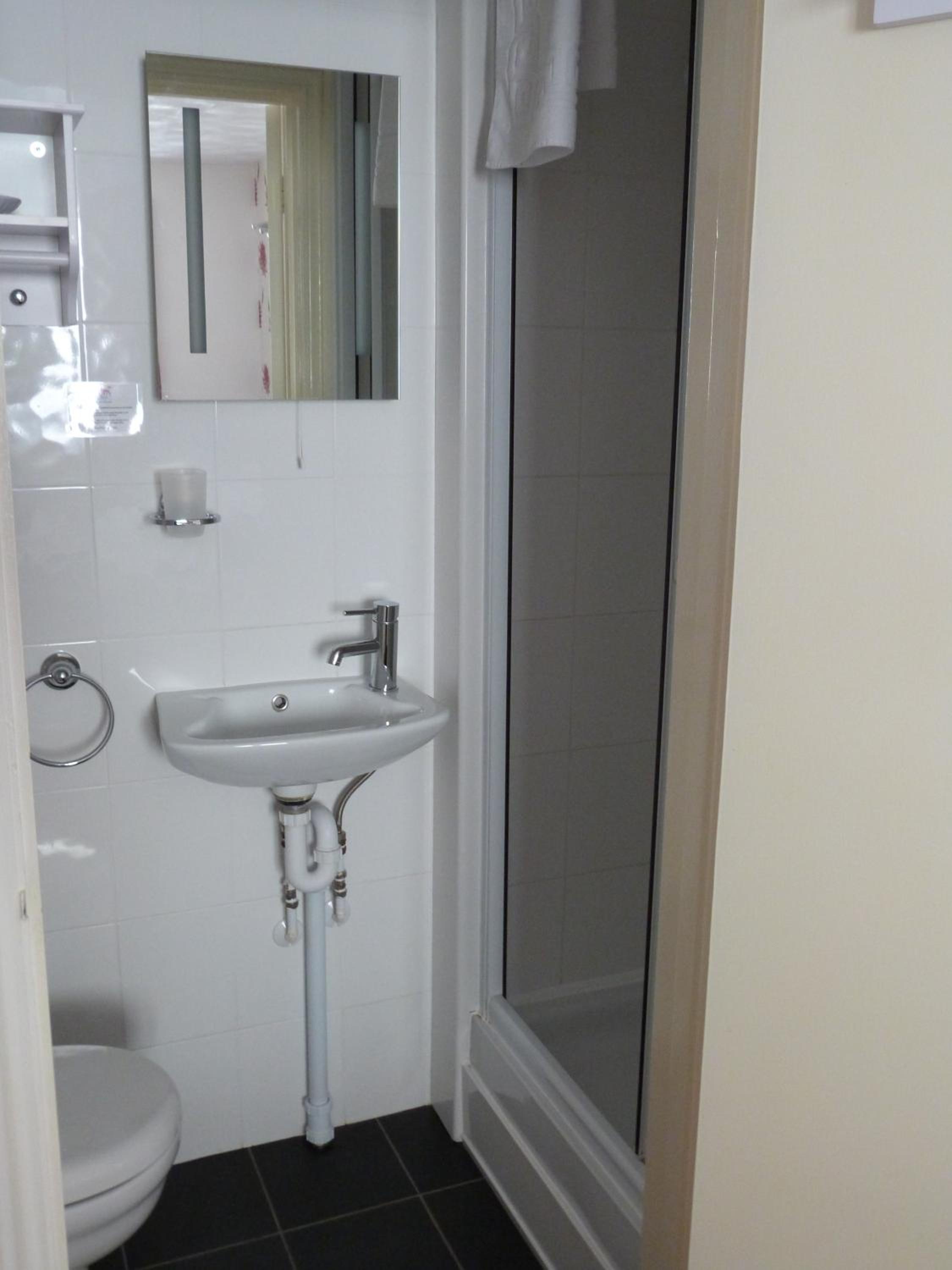 Double Room - Photo 8