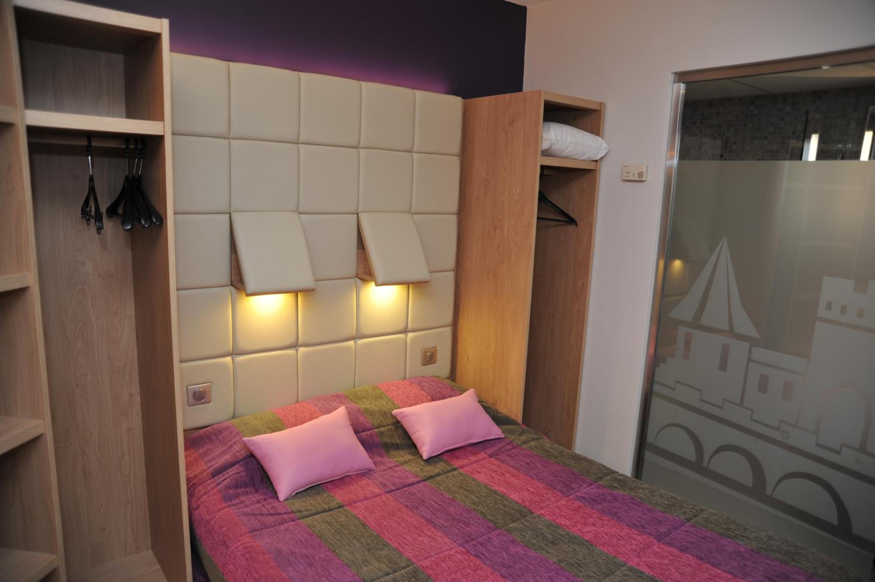 Standard Double Room - Photo 4