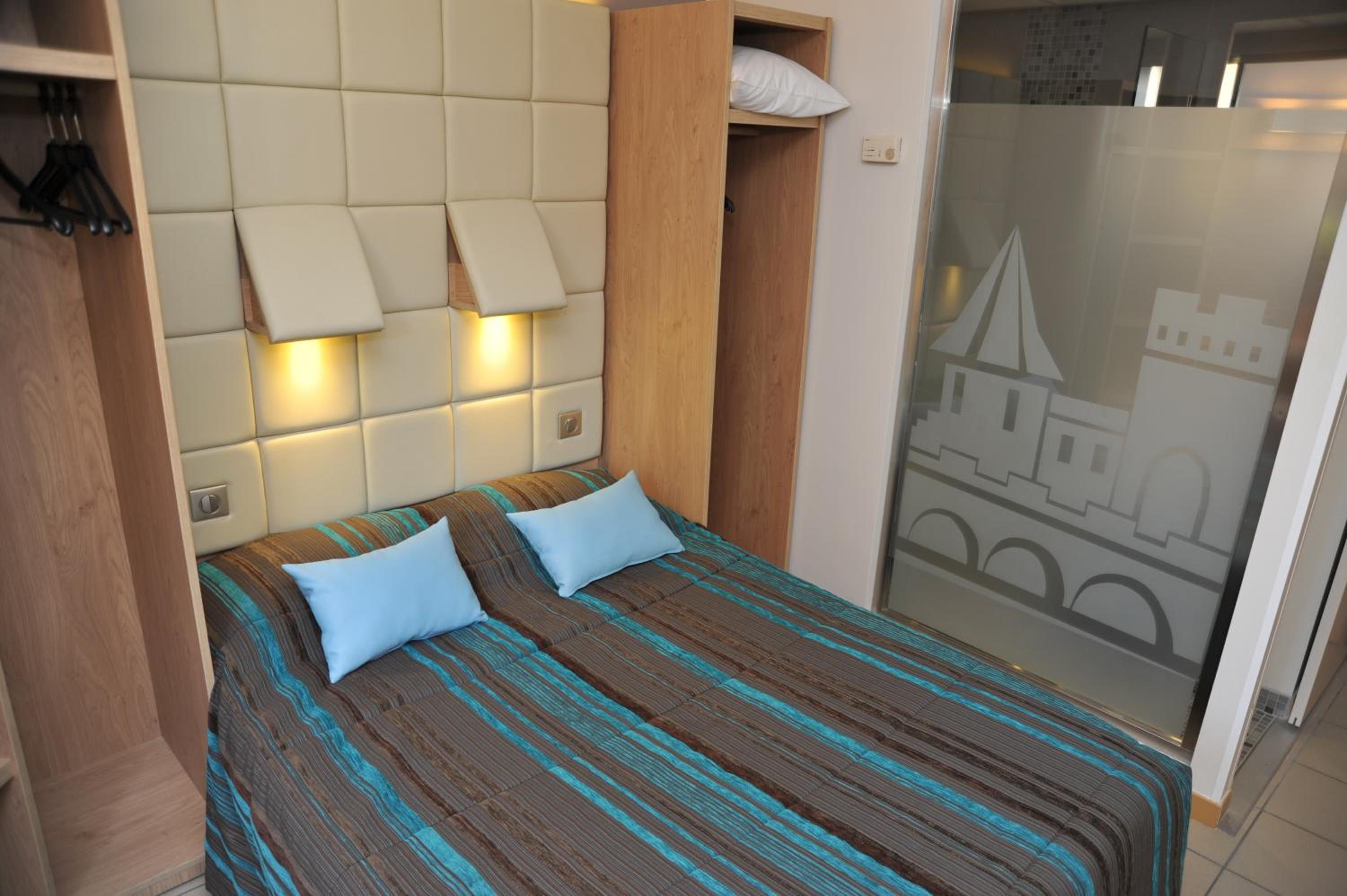Standard Double Room - Photo 5