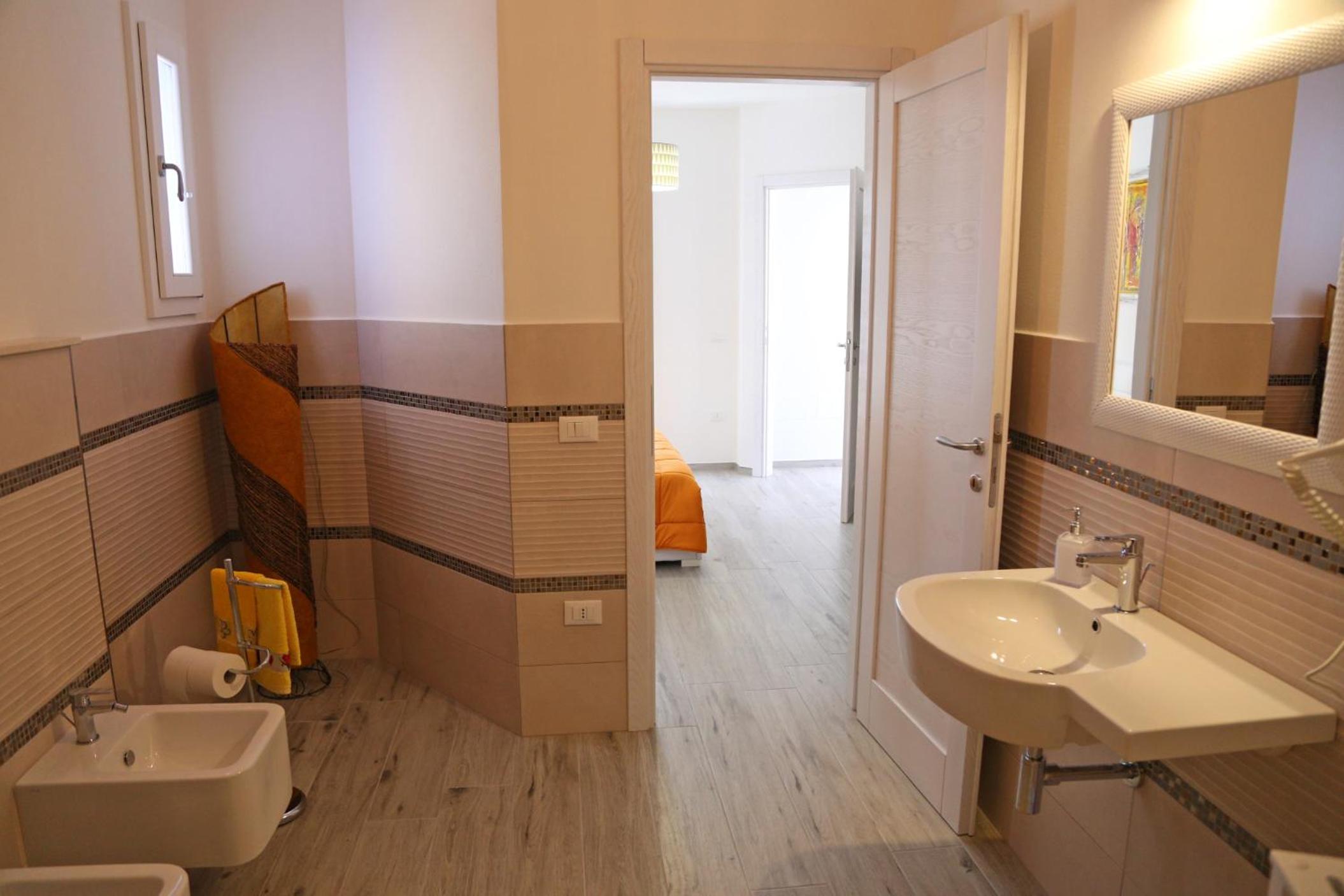 Deluxe Double Room (2 Adults + 1 Child) - Photo 19