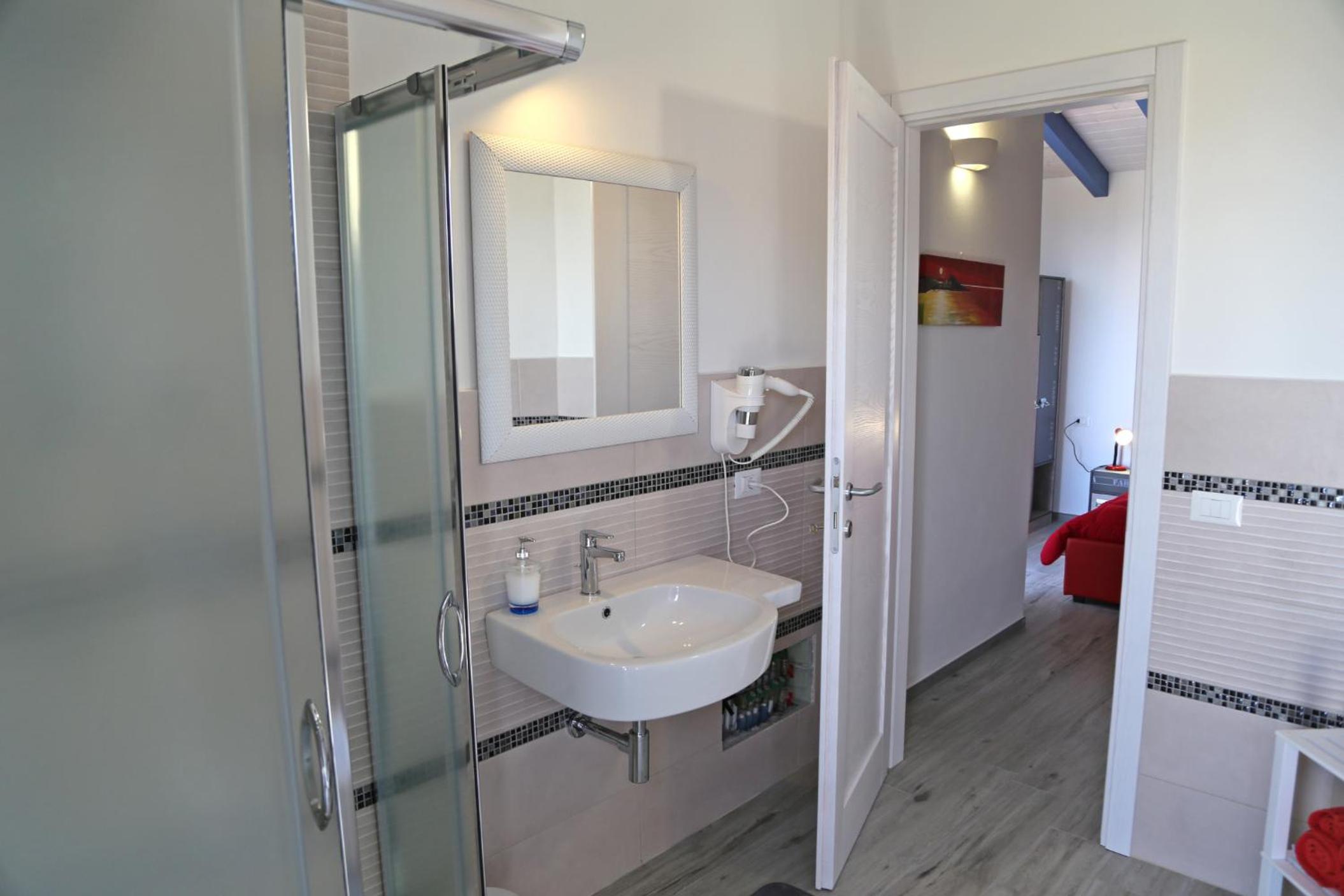 Deluxe Double or Twin Room - Photo 3
