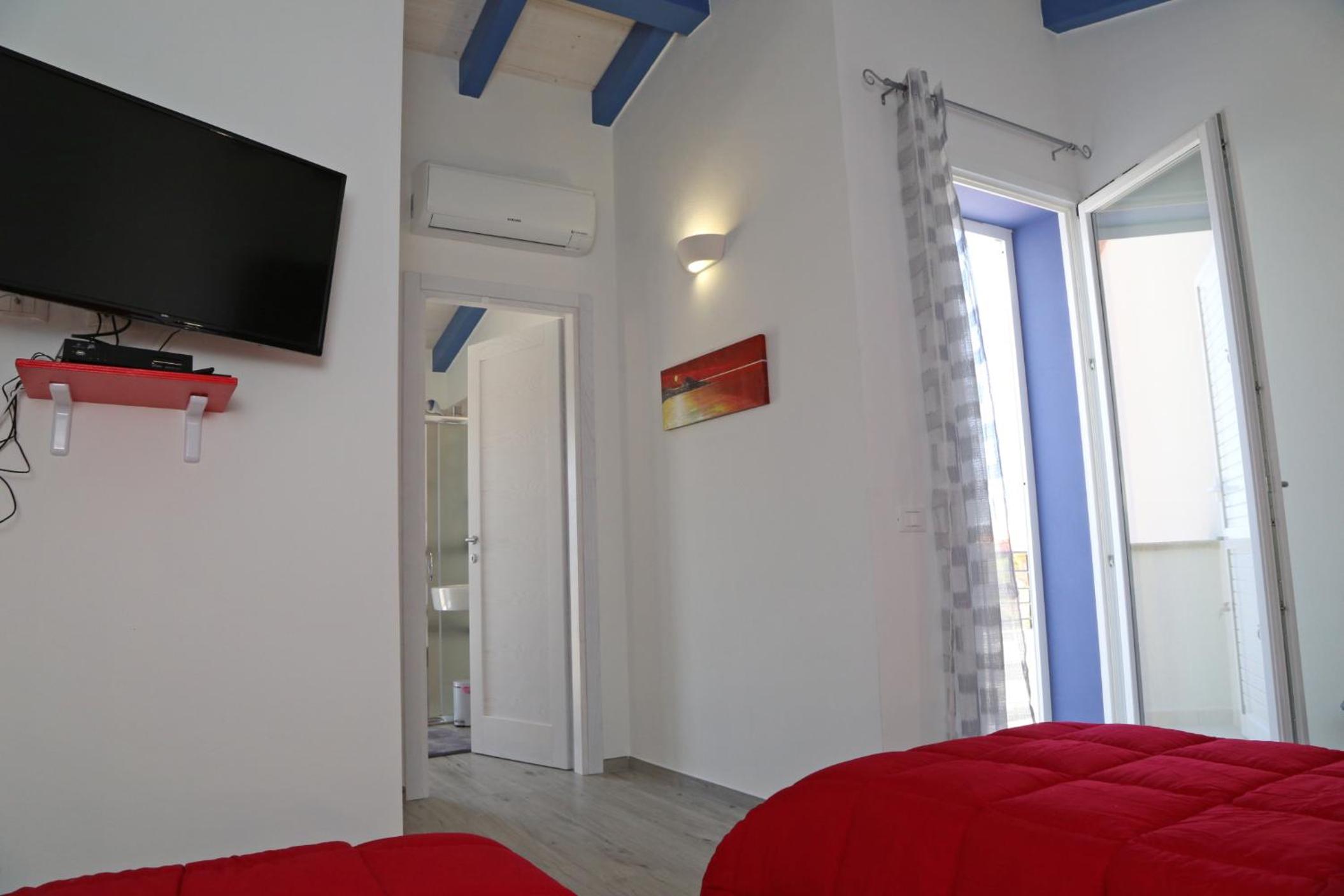 Deluxe Double or Twin Room - Photo 8