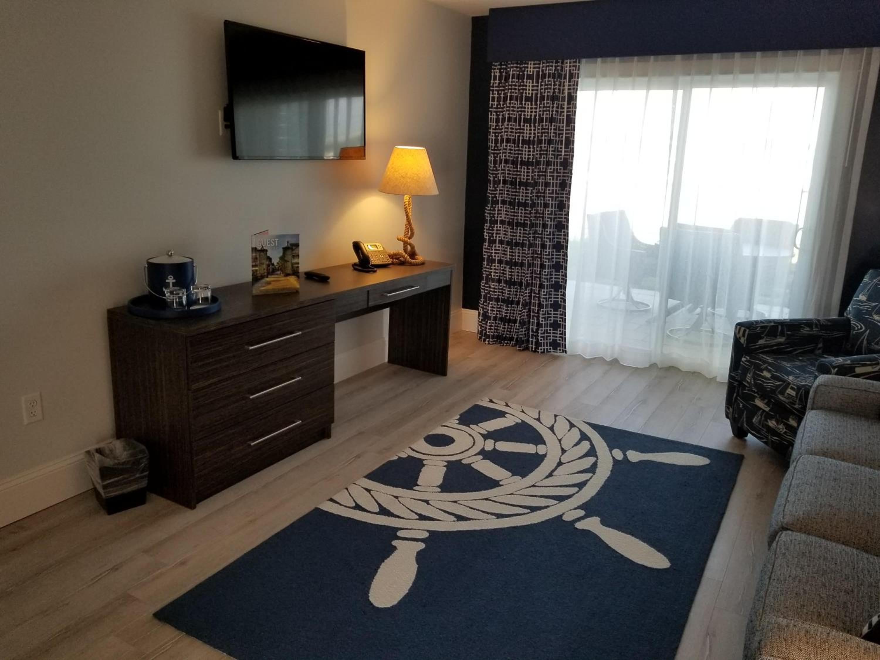 Suíte Queen com Duas Camas Queen & Vista para a Marina - Não Fumadores