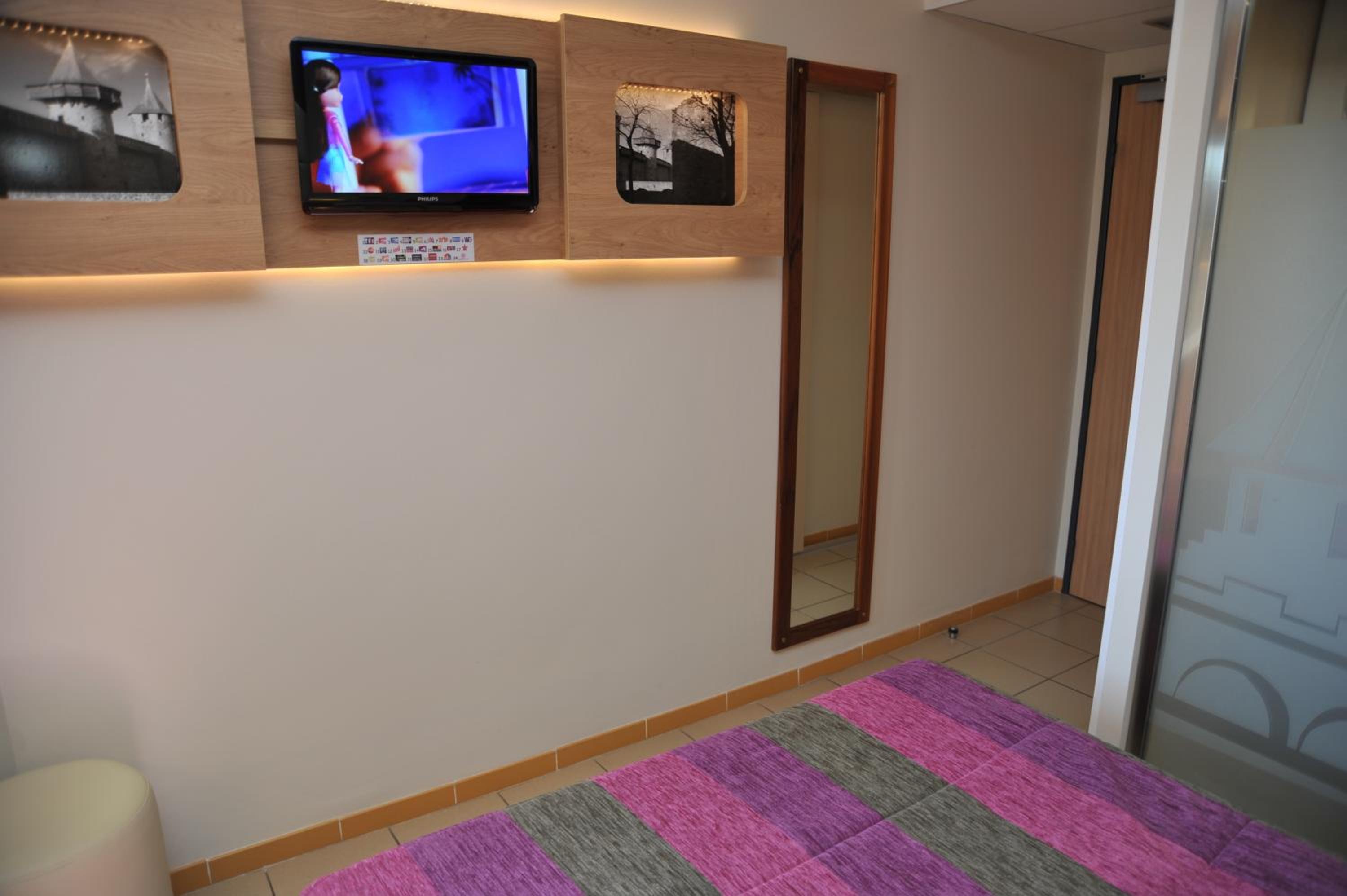 Standard Twin Room - Photo 3