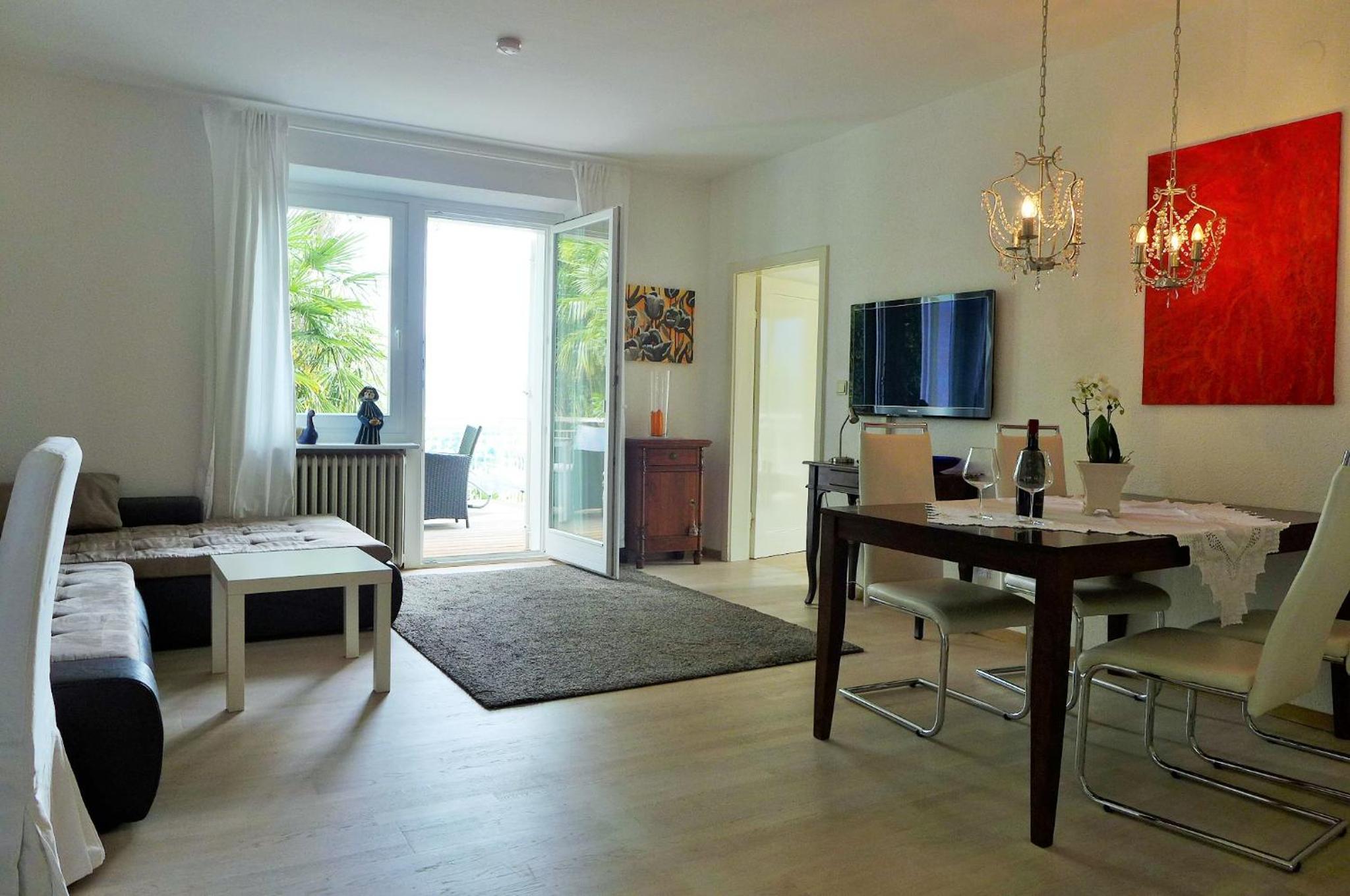 One-Bedroom Apartment photo 1