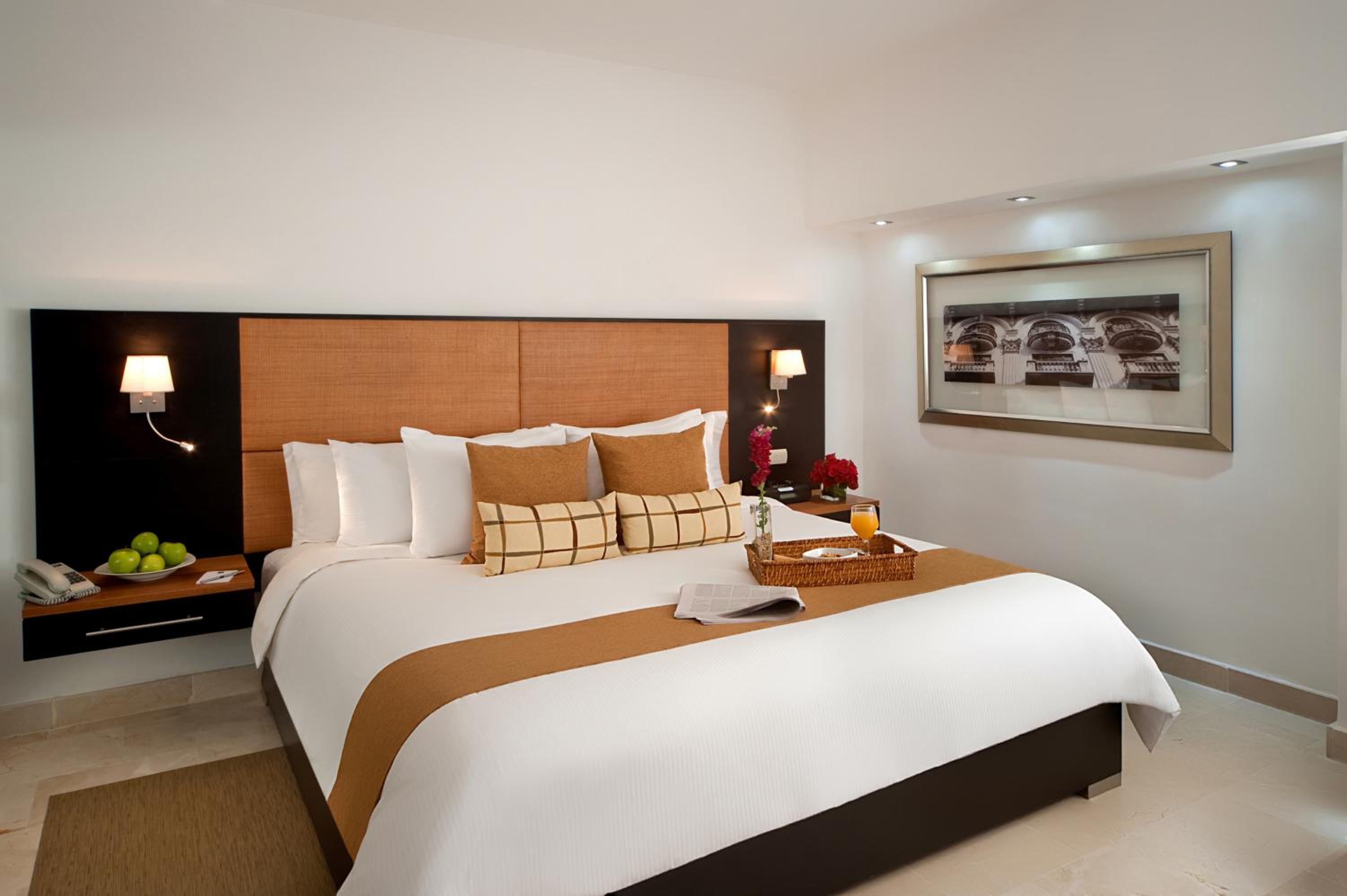 Standard King Bed - Photo 3