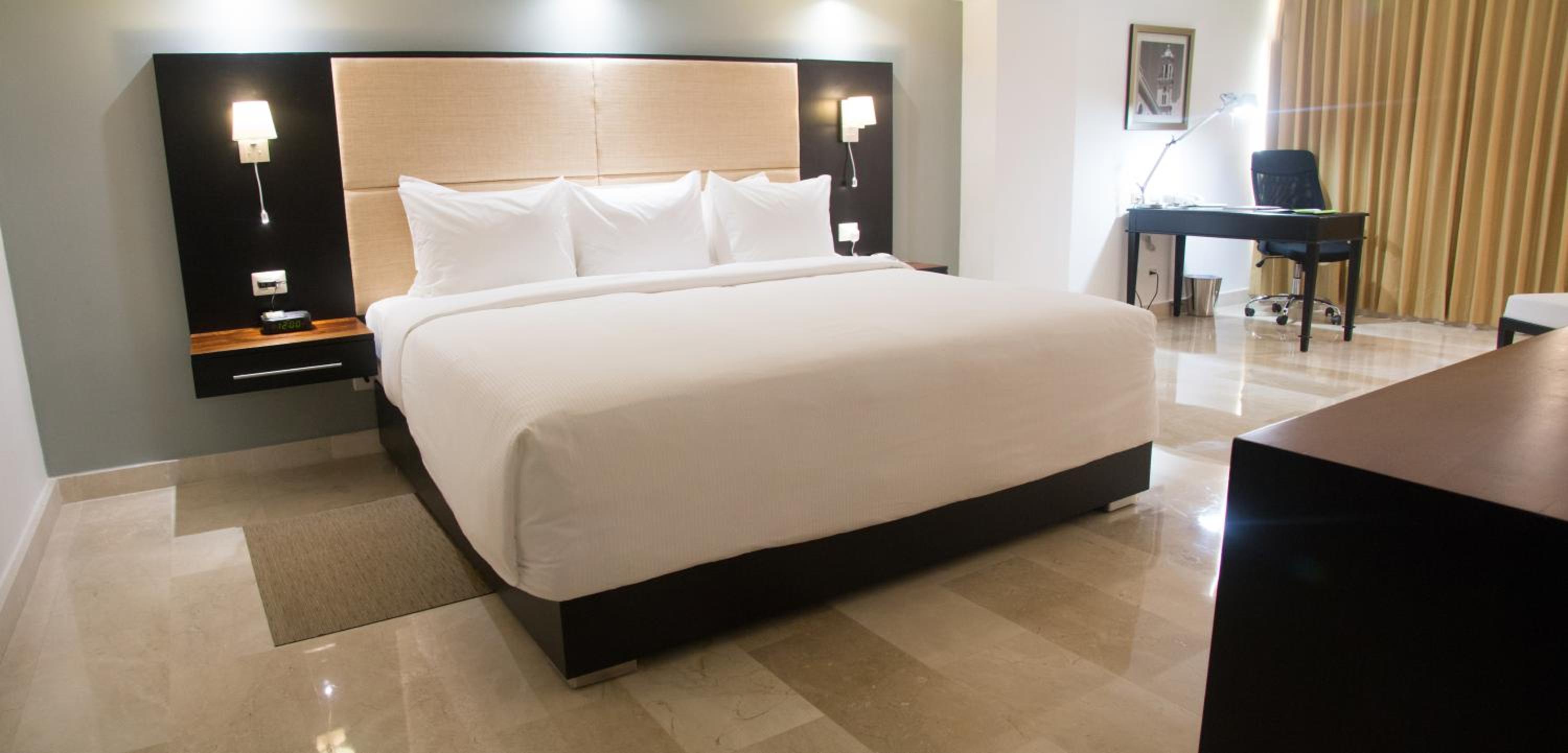 Premium King Bed - Photo 2