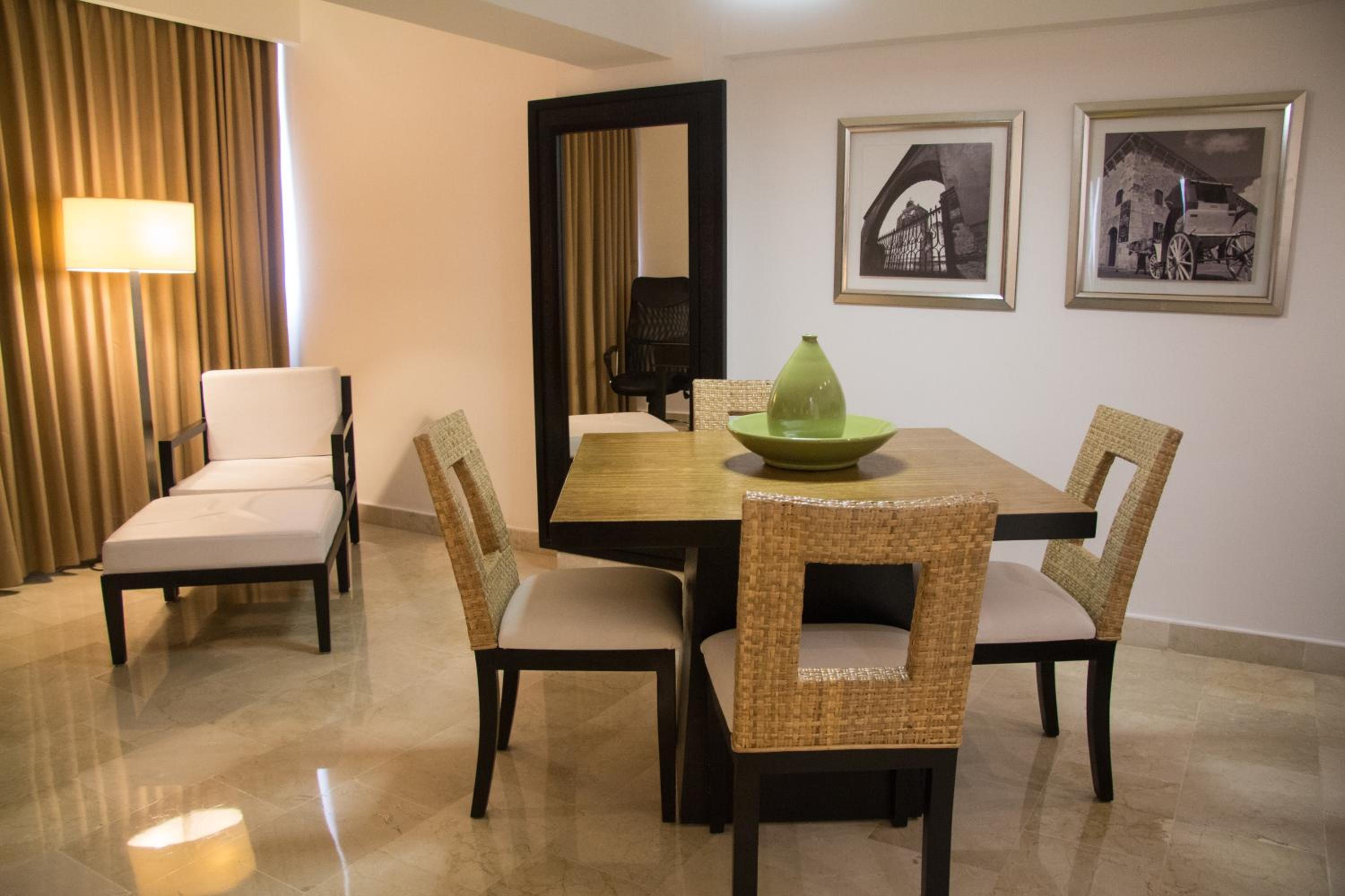 One-Bedroom King Suite with Sofa Bed - Non-Smoking - Photo 8