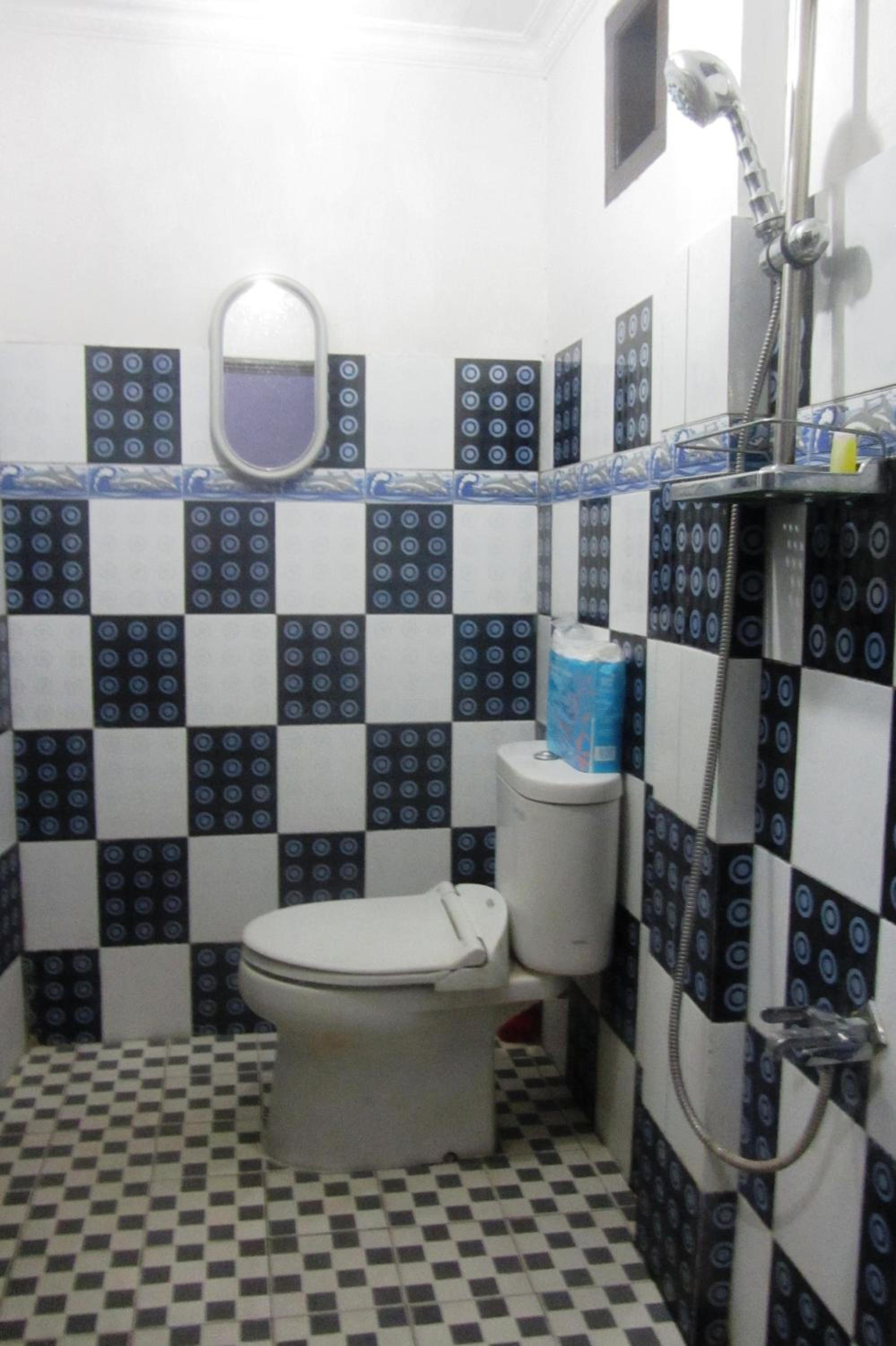 Economy Twin Room photo 3