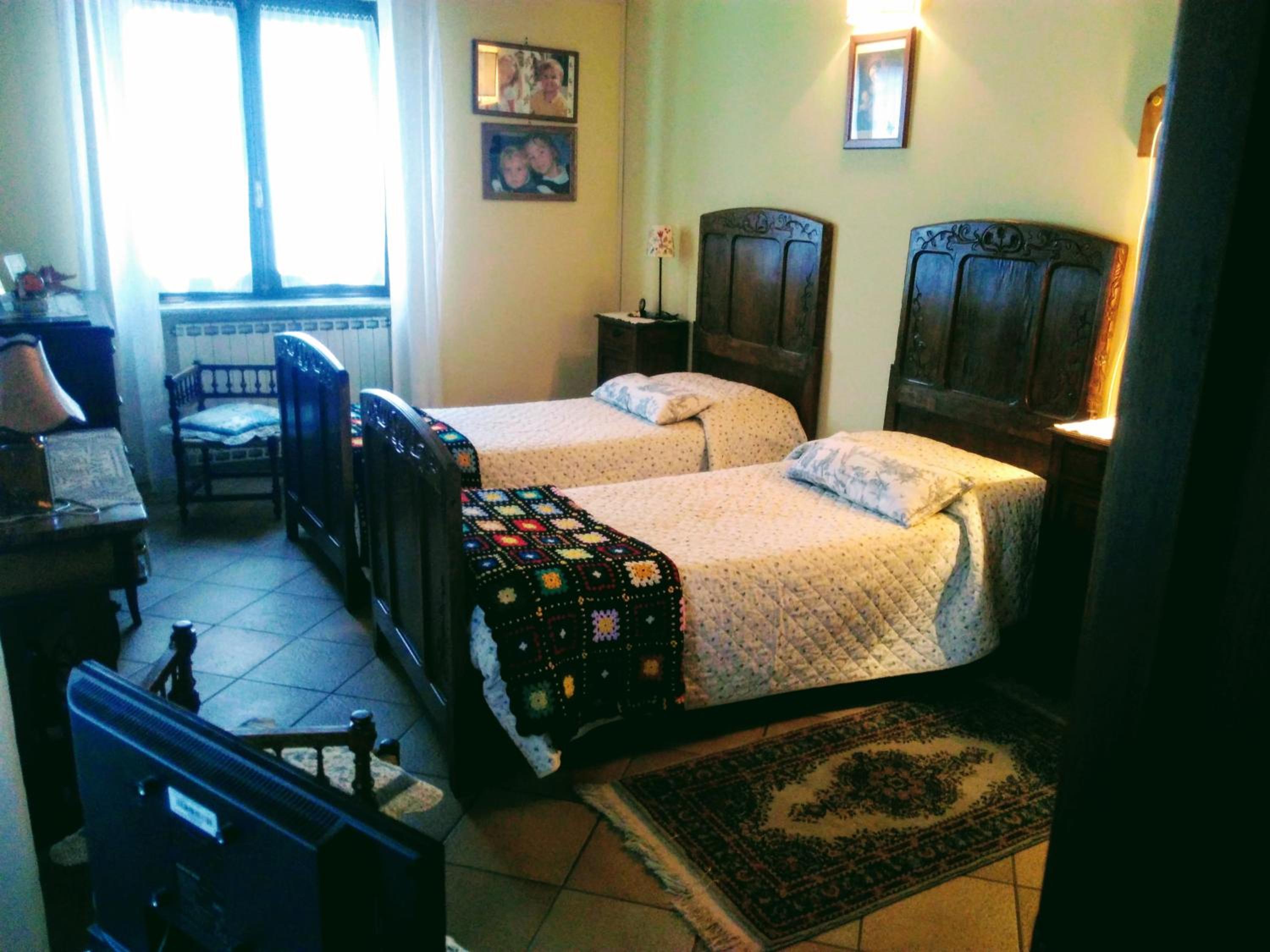 Twin Room - Photo 2