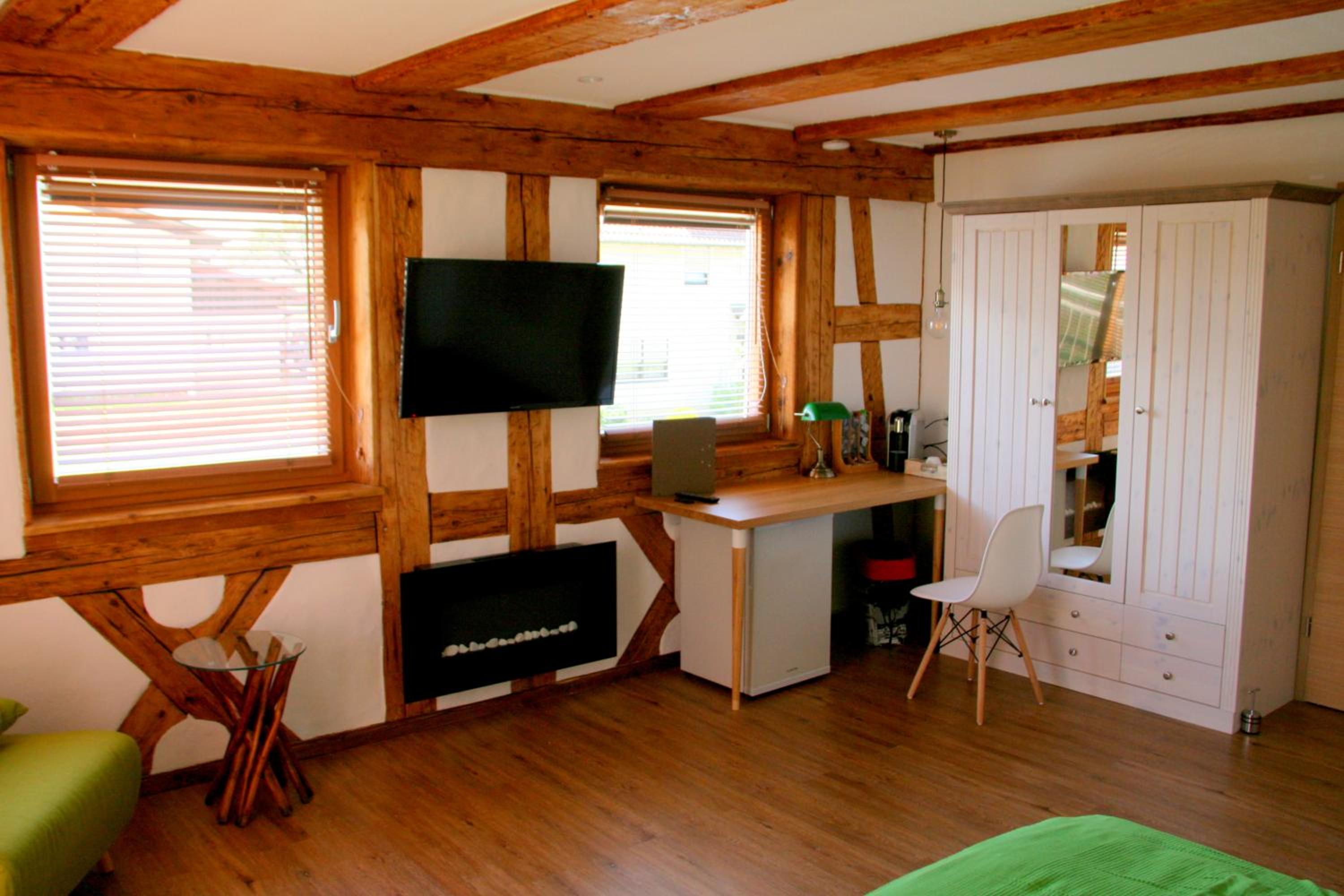 Deluxe Double Room (2 Adults + 1 Child) - Photo 3