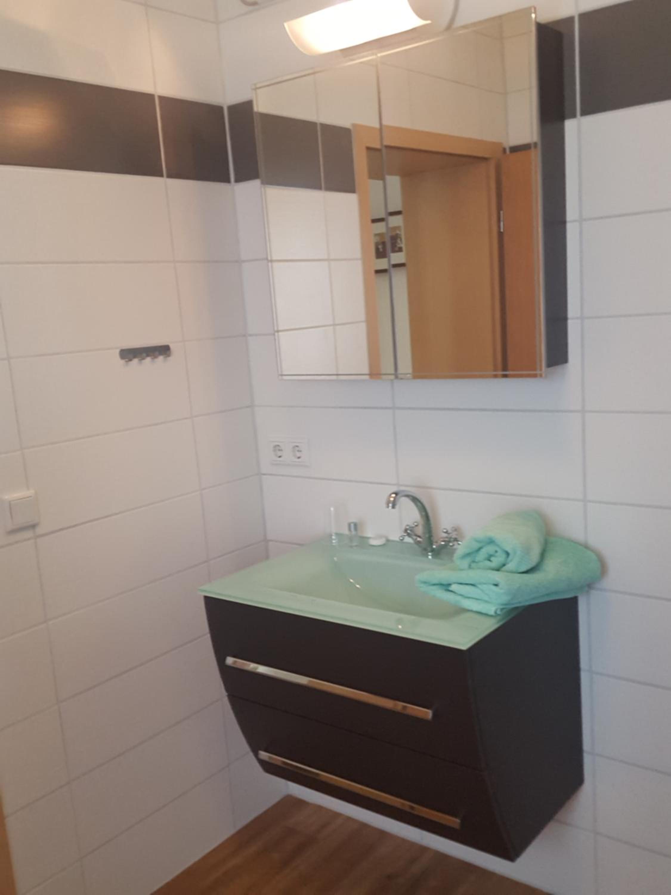 Deluxe Double Room with Shower - Photo 16