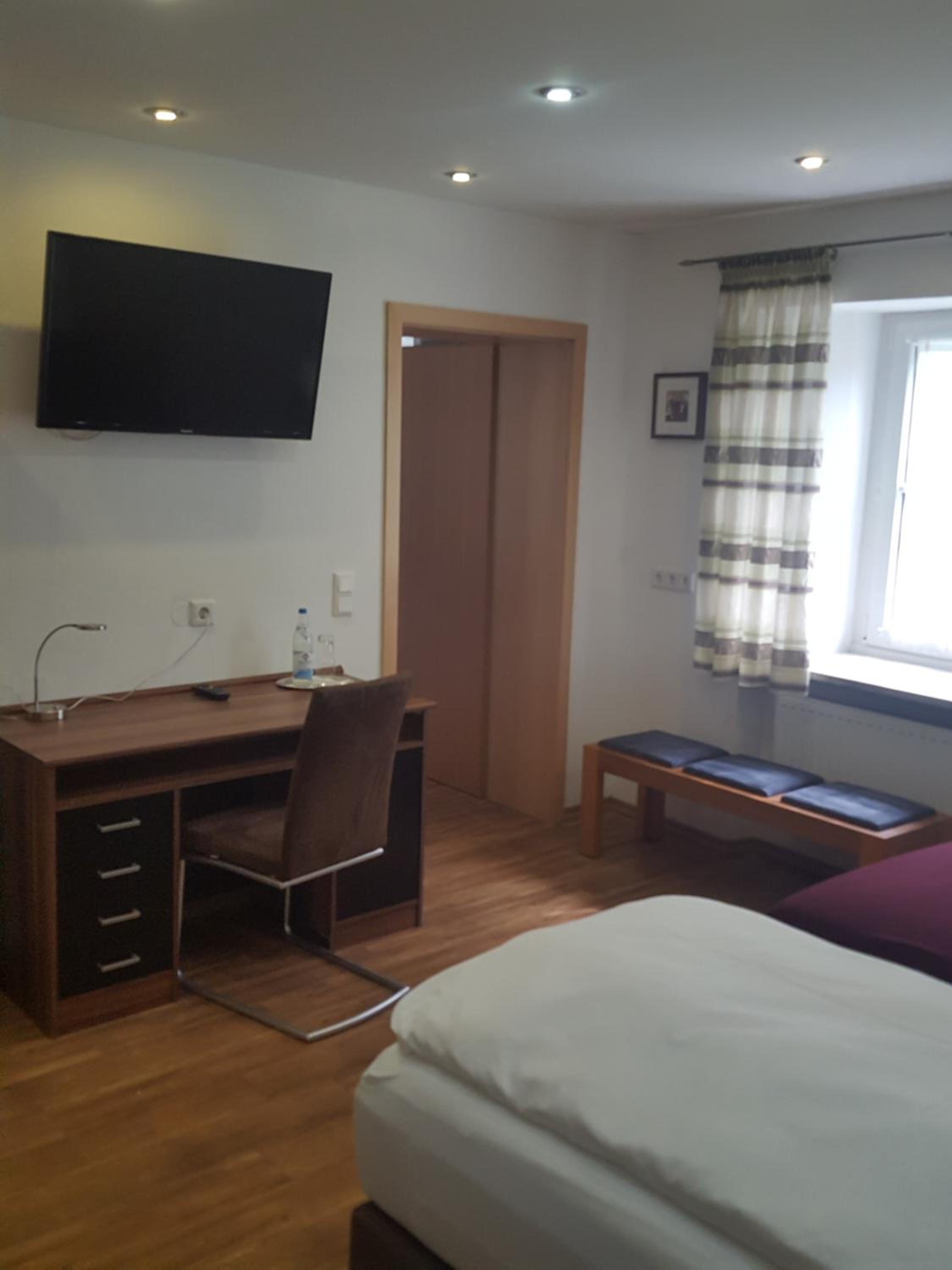 Deluxe Double Room with Shower - Photo 1