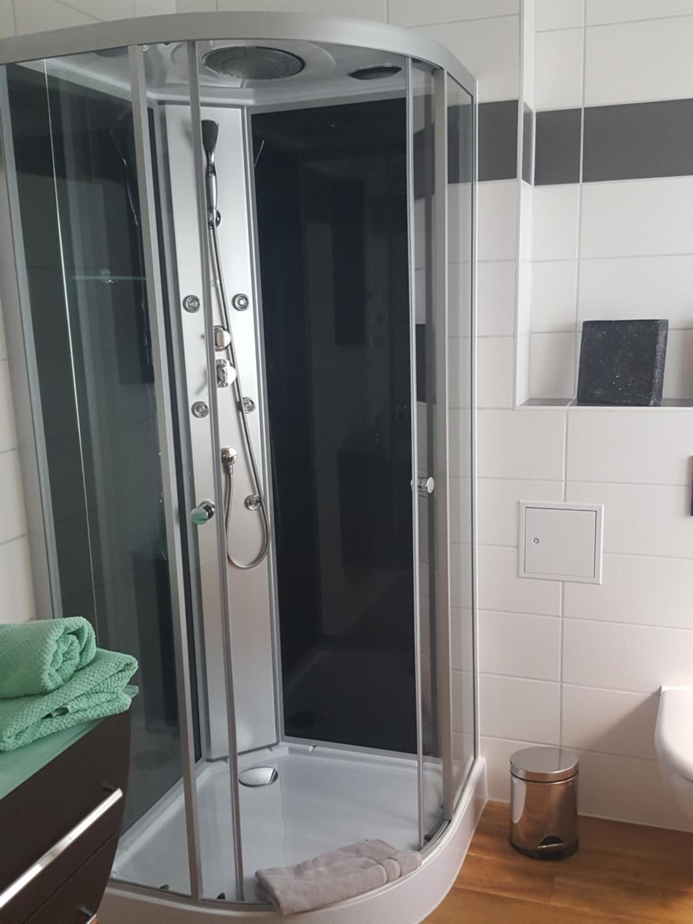 Deluxe Double Room with Shower - Photo 3