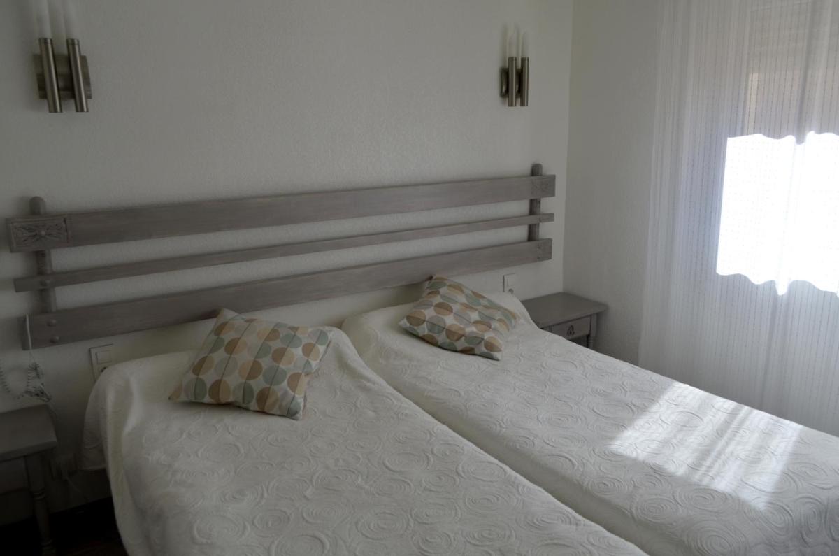 Budget Twin Room - Photo 4