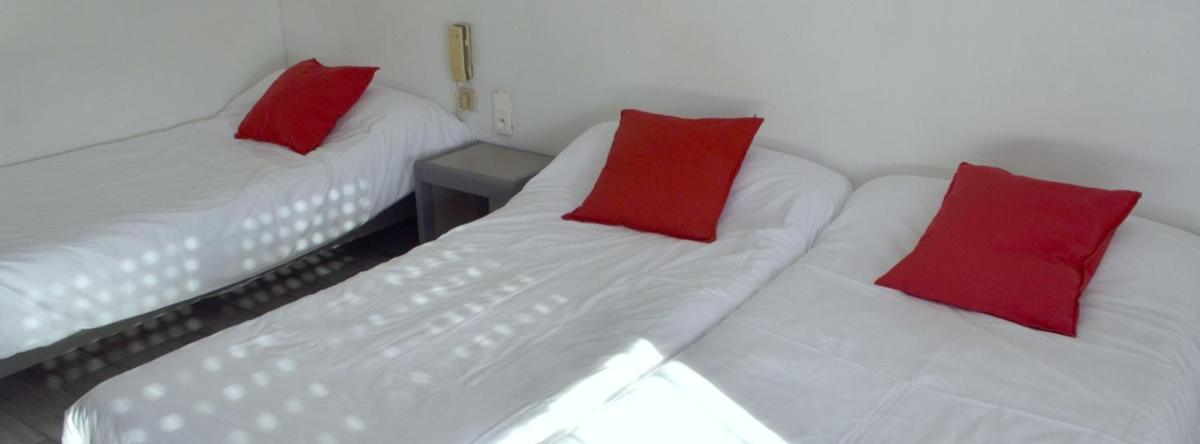 Comfort Triple Room with 3 Single Beds - Courtyard side - Photo 2