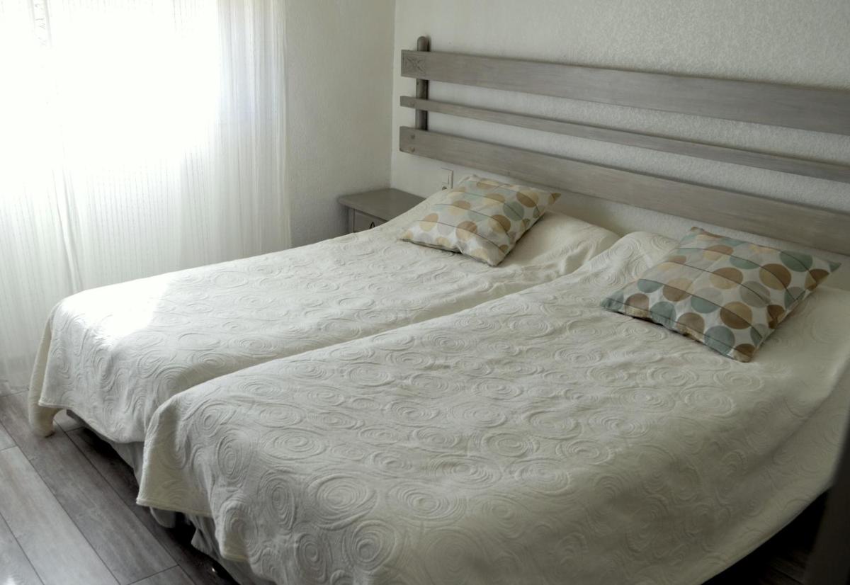 Budget Twin Room - Photo 2