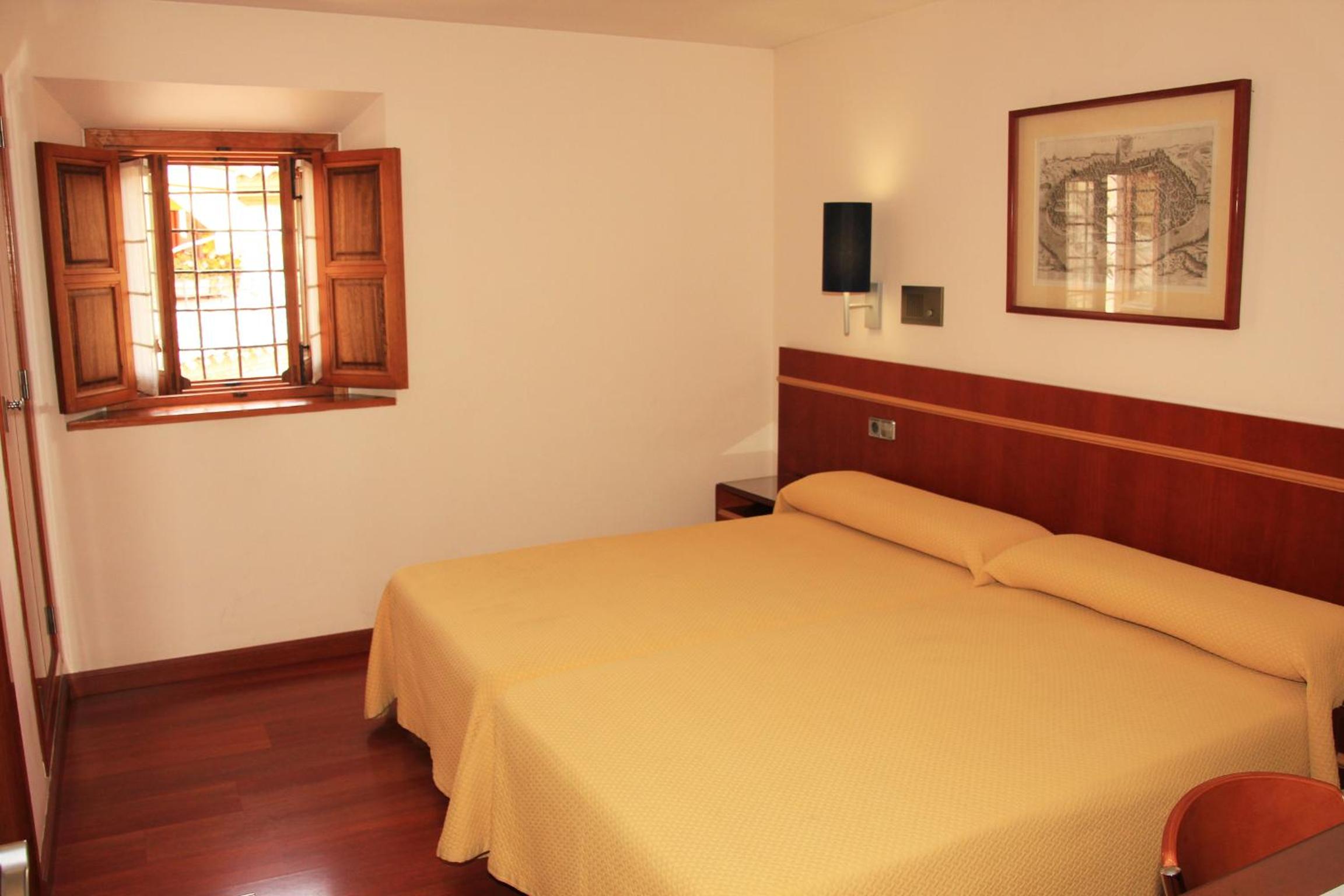 Double or Twin Room - Photo 4