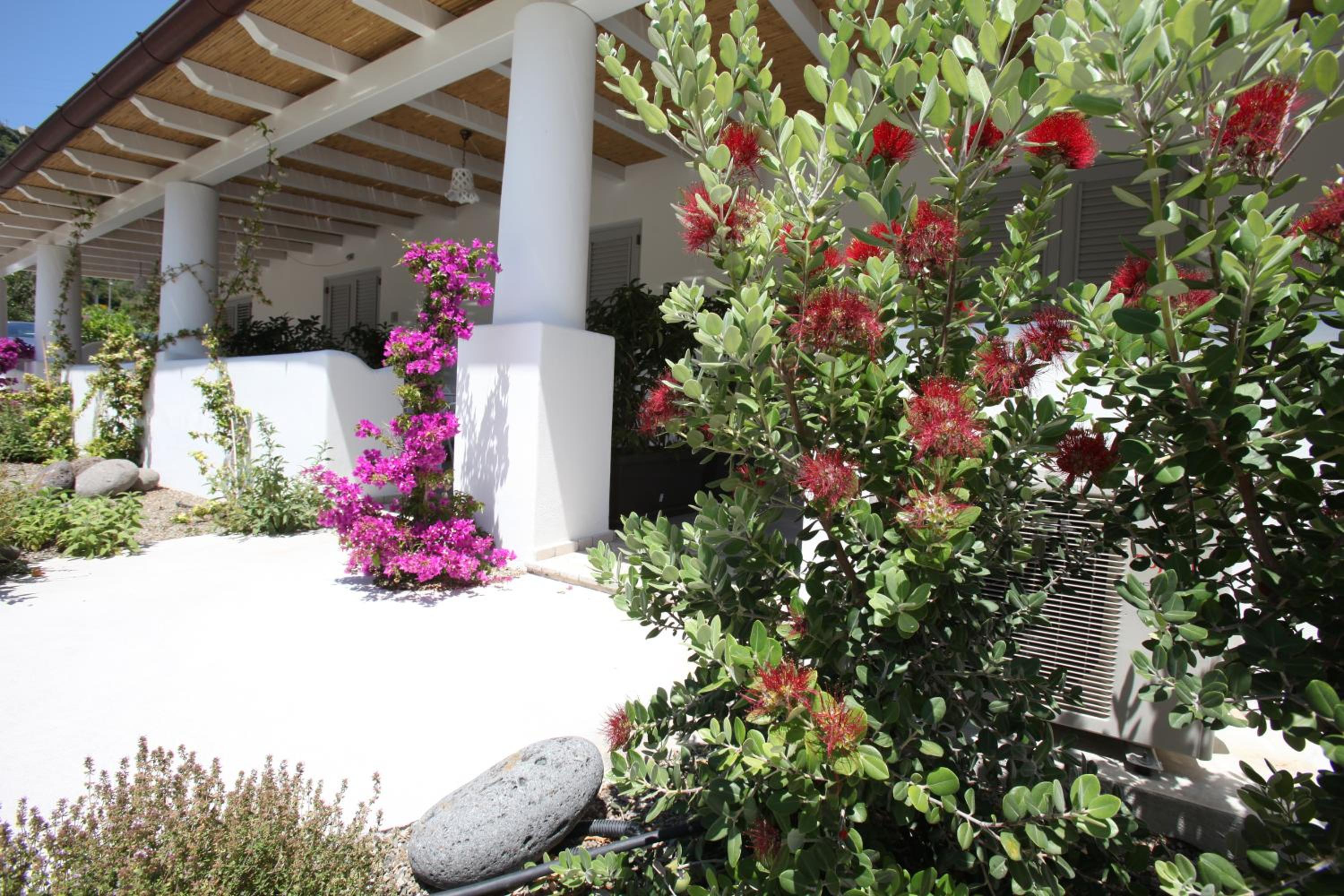 Classic Double Room with Garden View - Photo 3