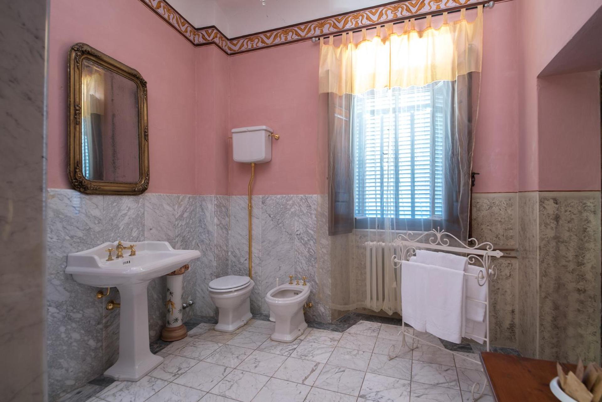 Deluxe Suite photo 2