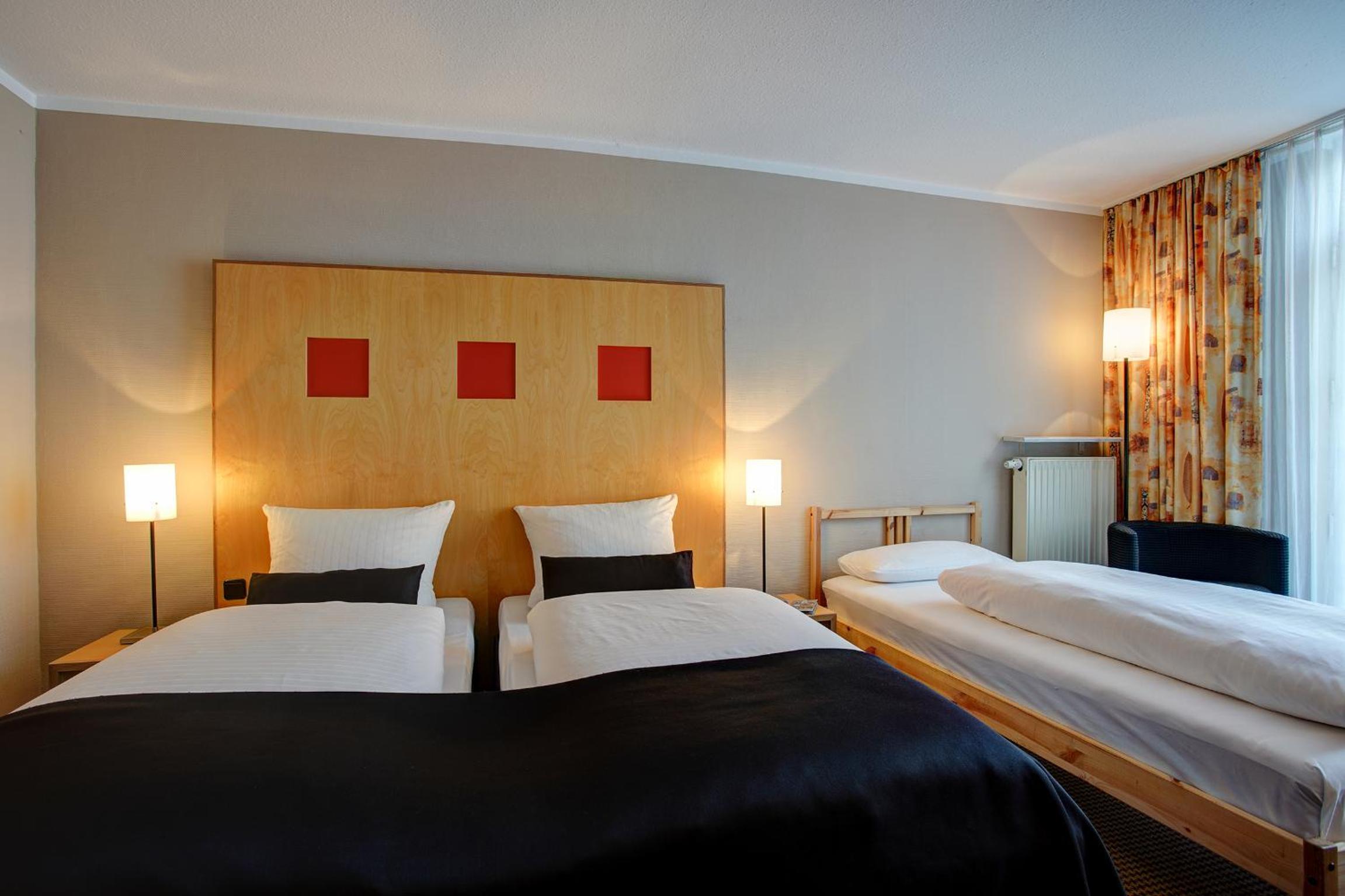 Family Room with One Double Bed and One Single Bed - Photo 1