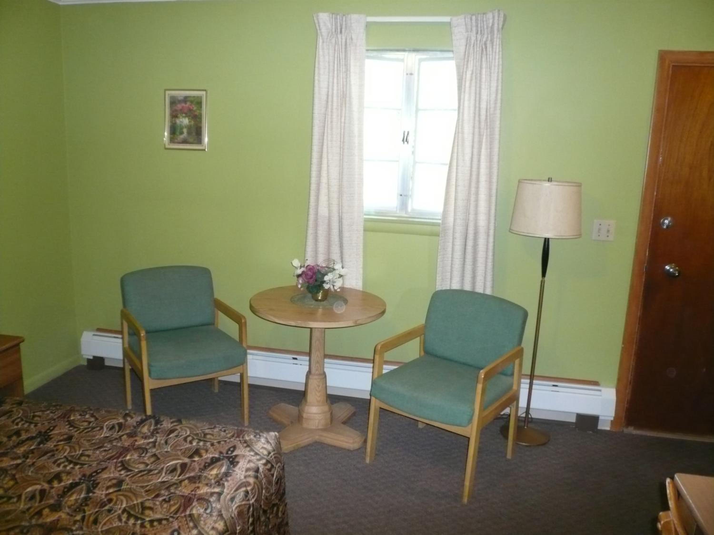 Queen Room - Non-Smoking photo 2