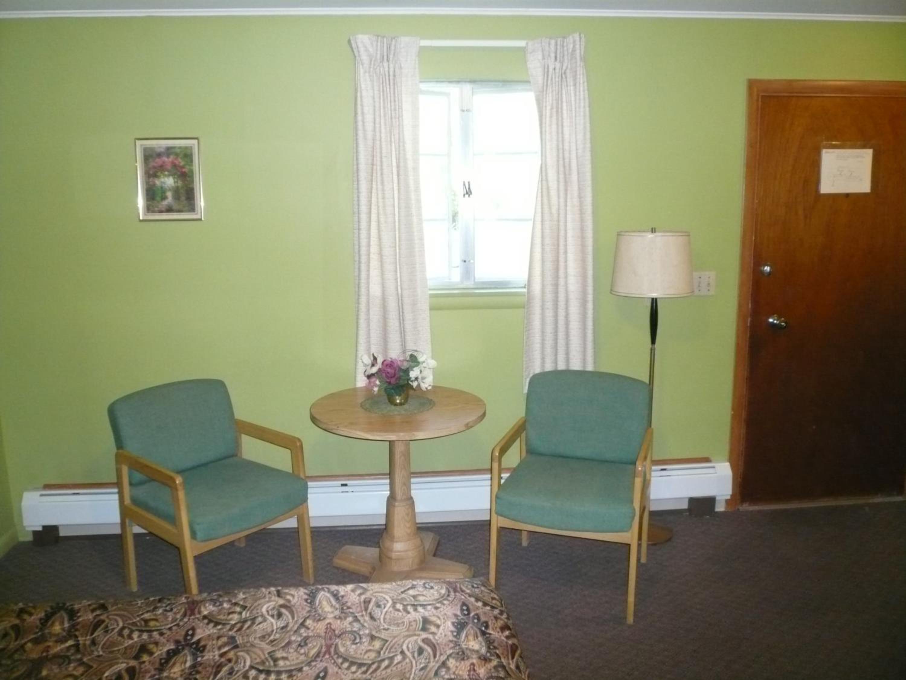 Queen Room - Non-Smoking photo 3