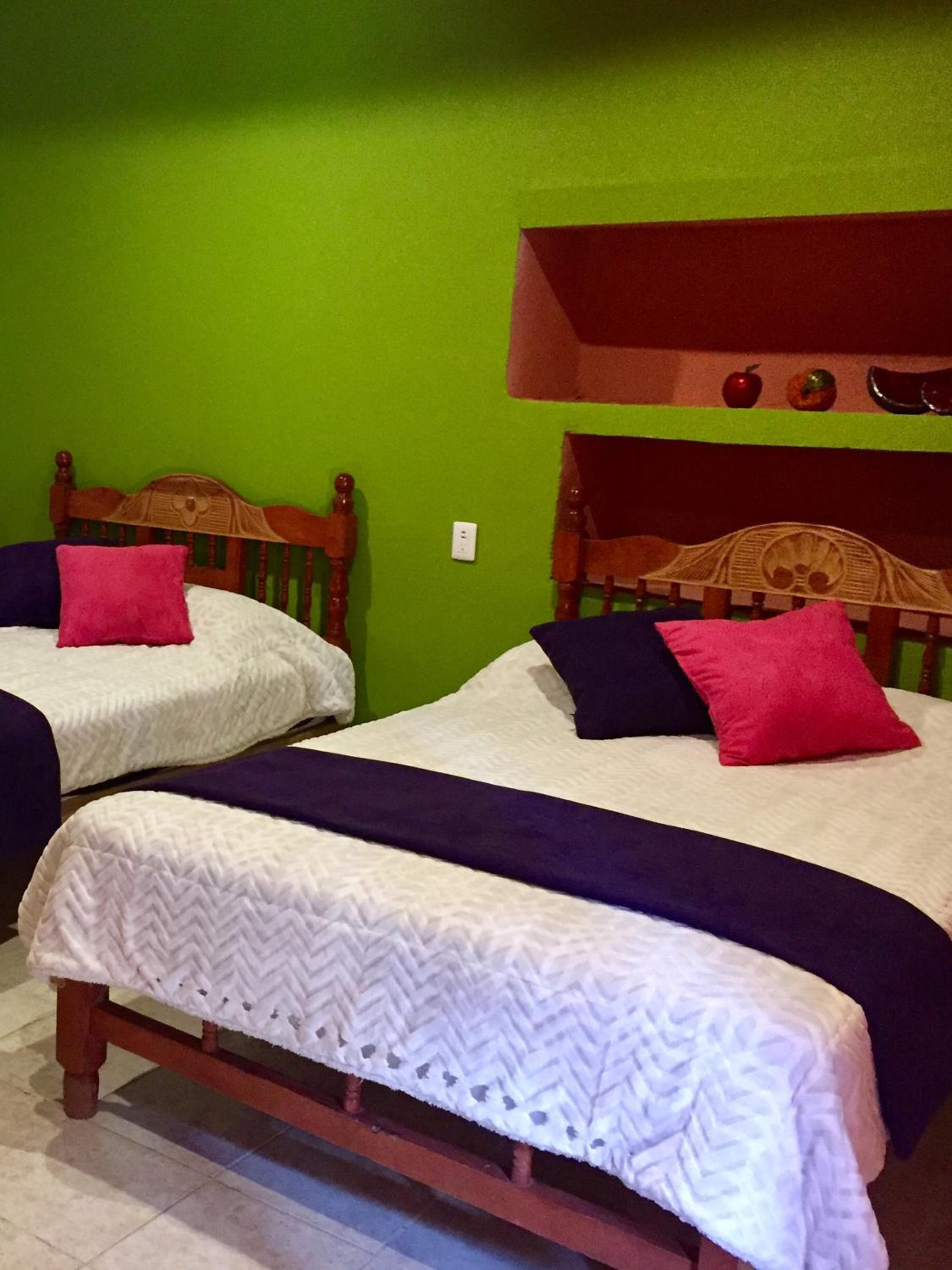 Twin Room - Photo 8