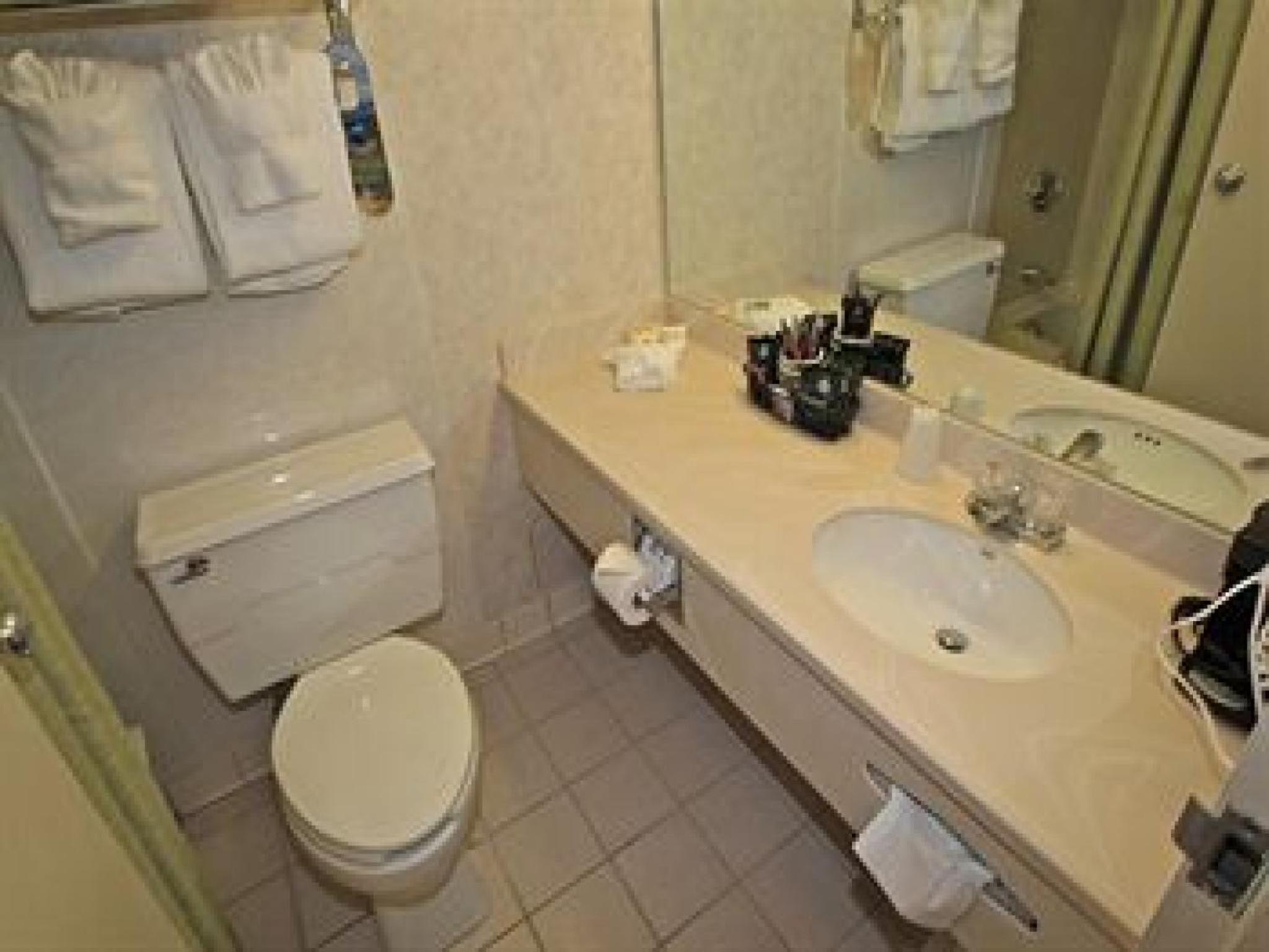A Room with Two Double Beds - Photo 7