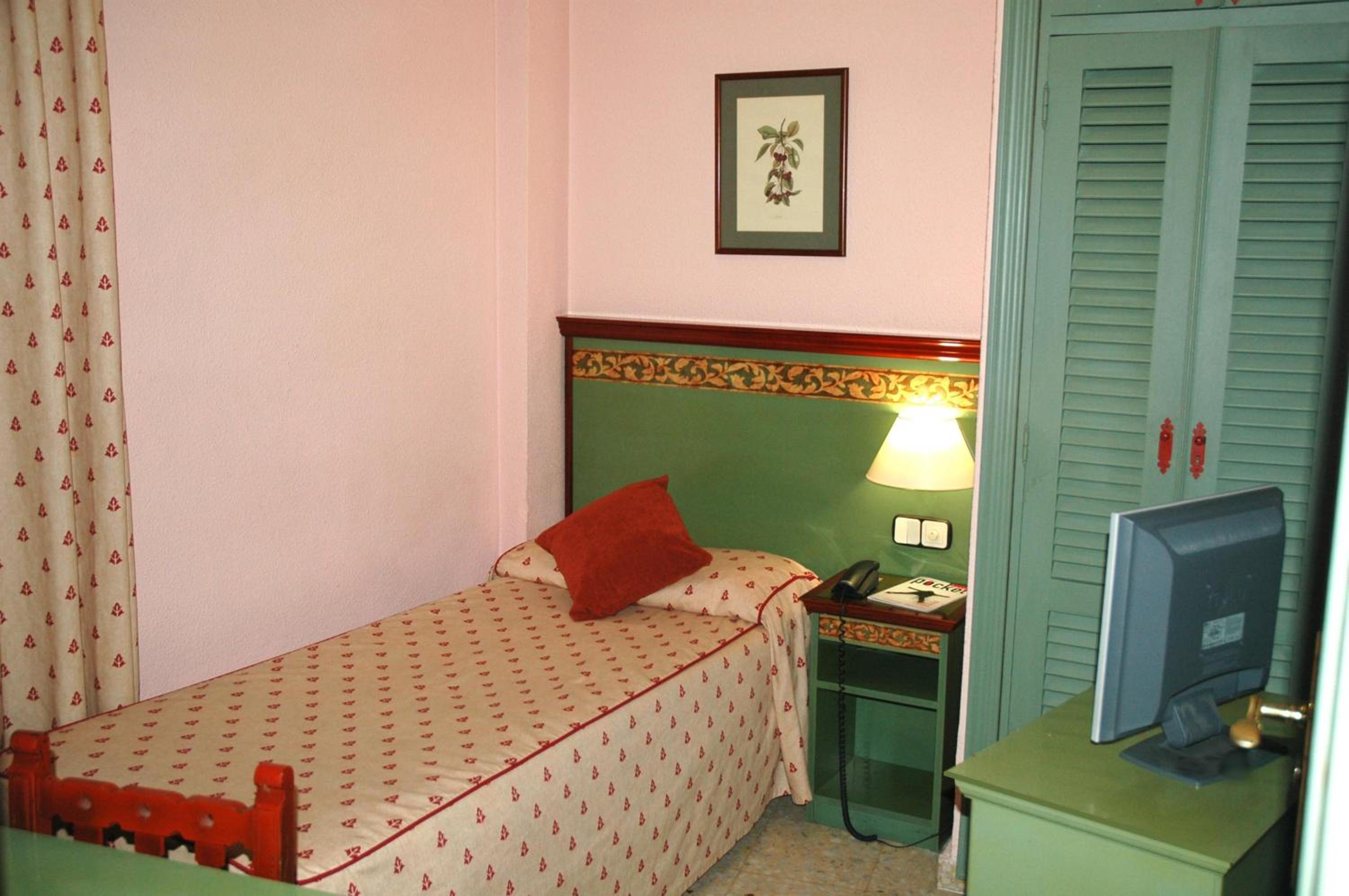 Single Room photo 2
