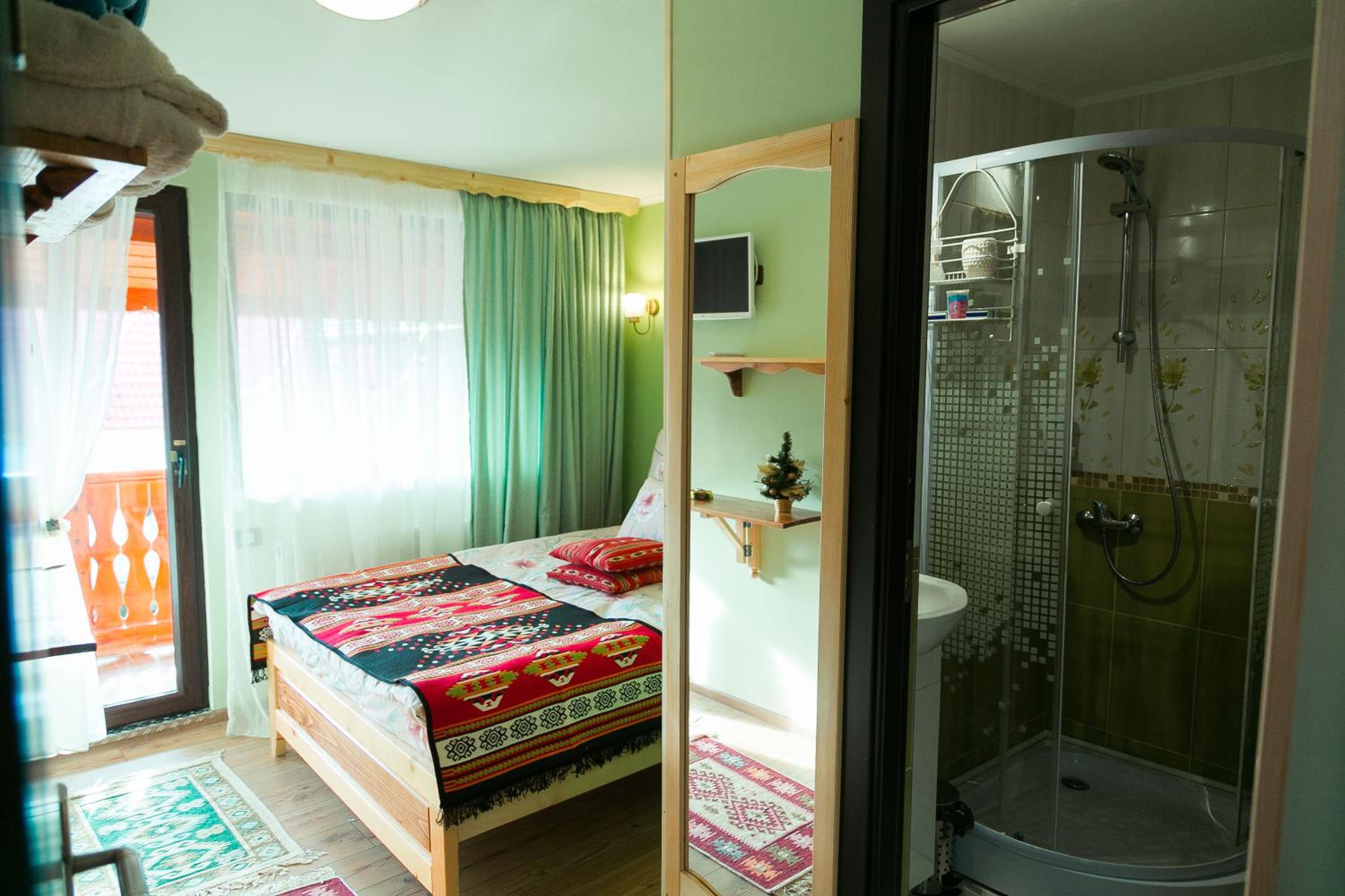 Double Room with Private Bathroom - Photo 6