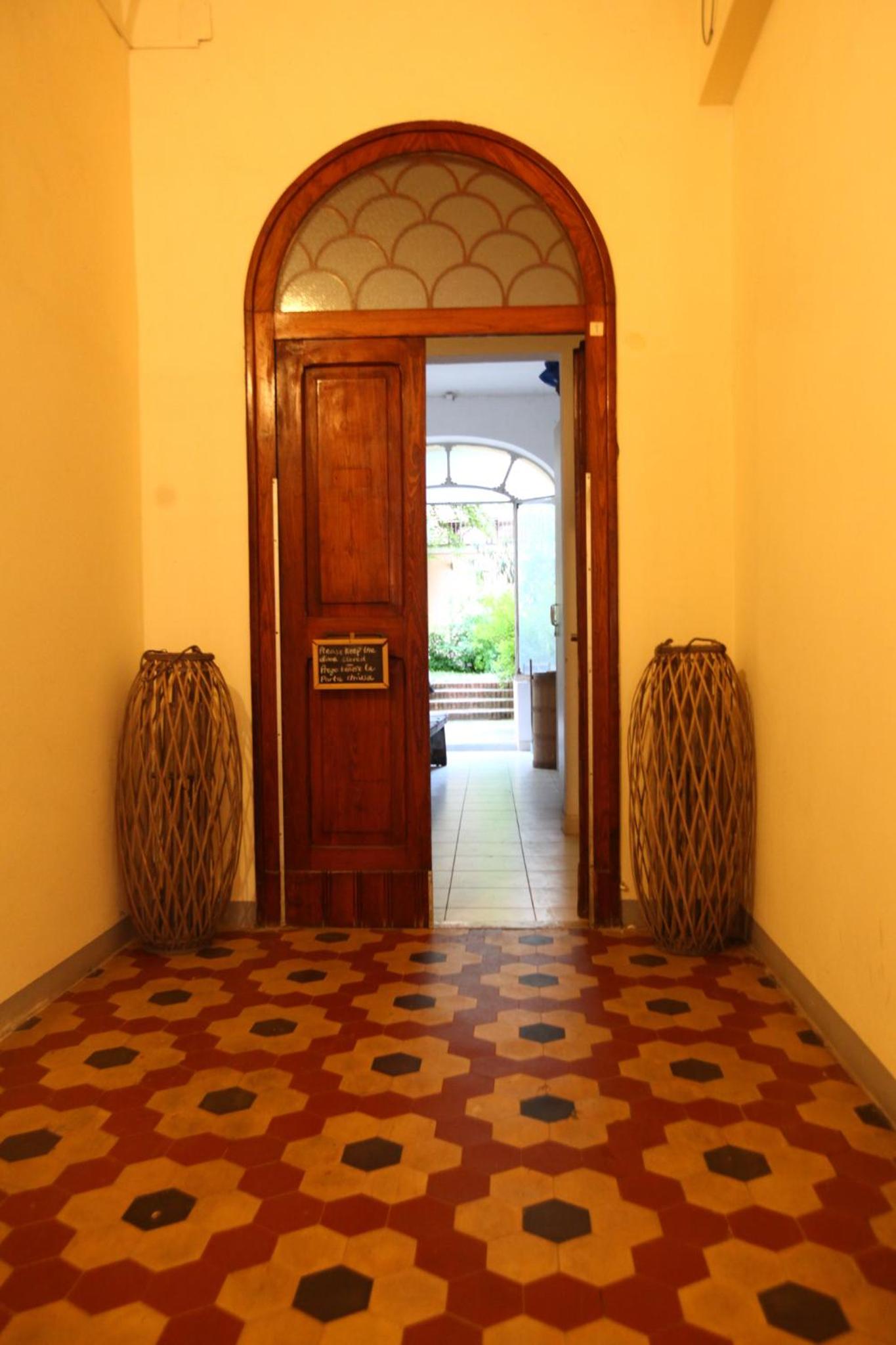 Apartment with Terrace - Photo 7