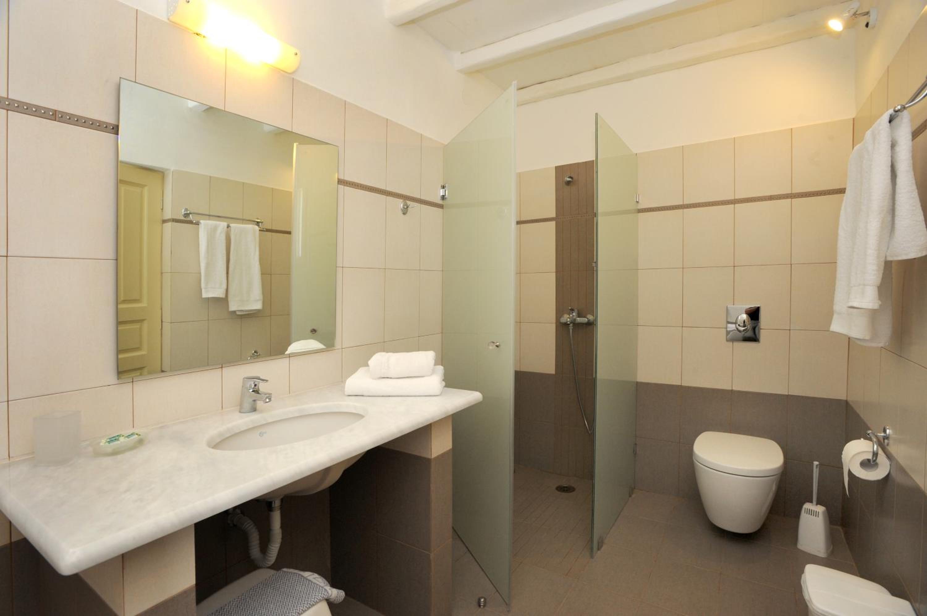 Bungalow (3 Adults) photo 2