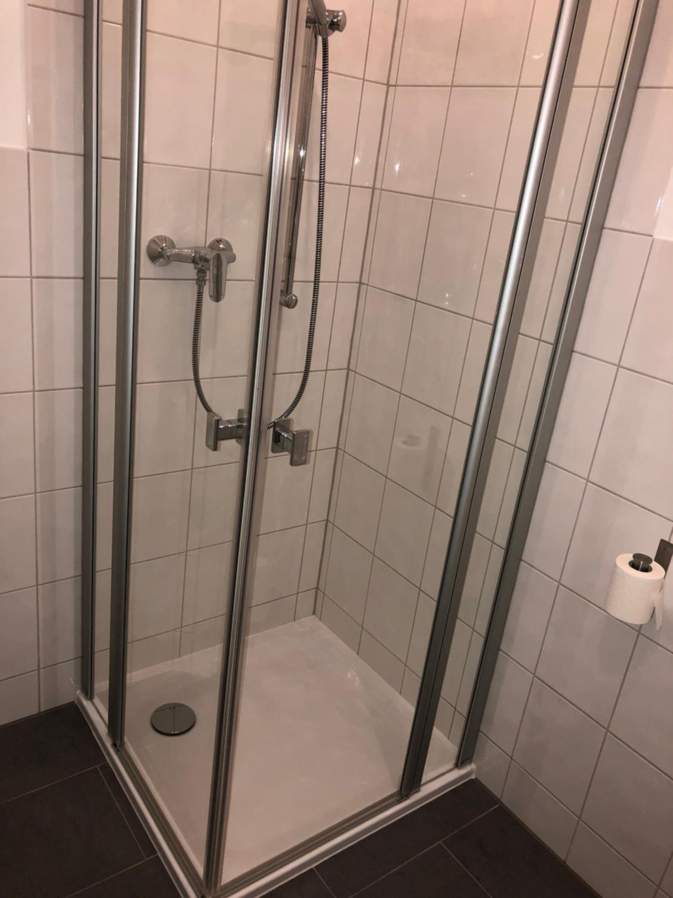 Double Room with Private Bathroom - Photo 4