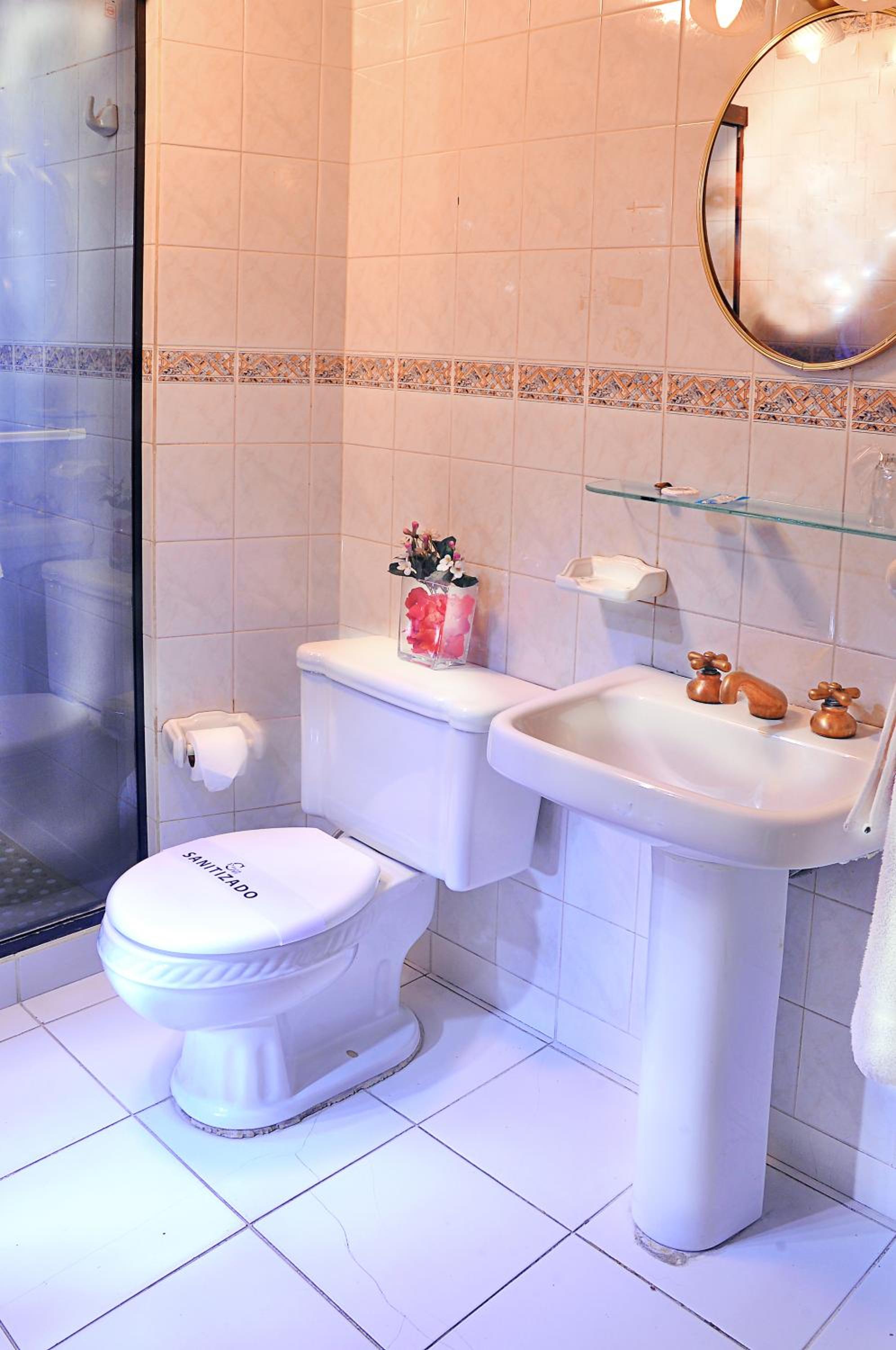 Economy Triple Room photo 2