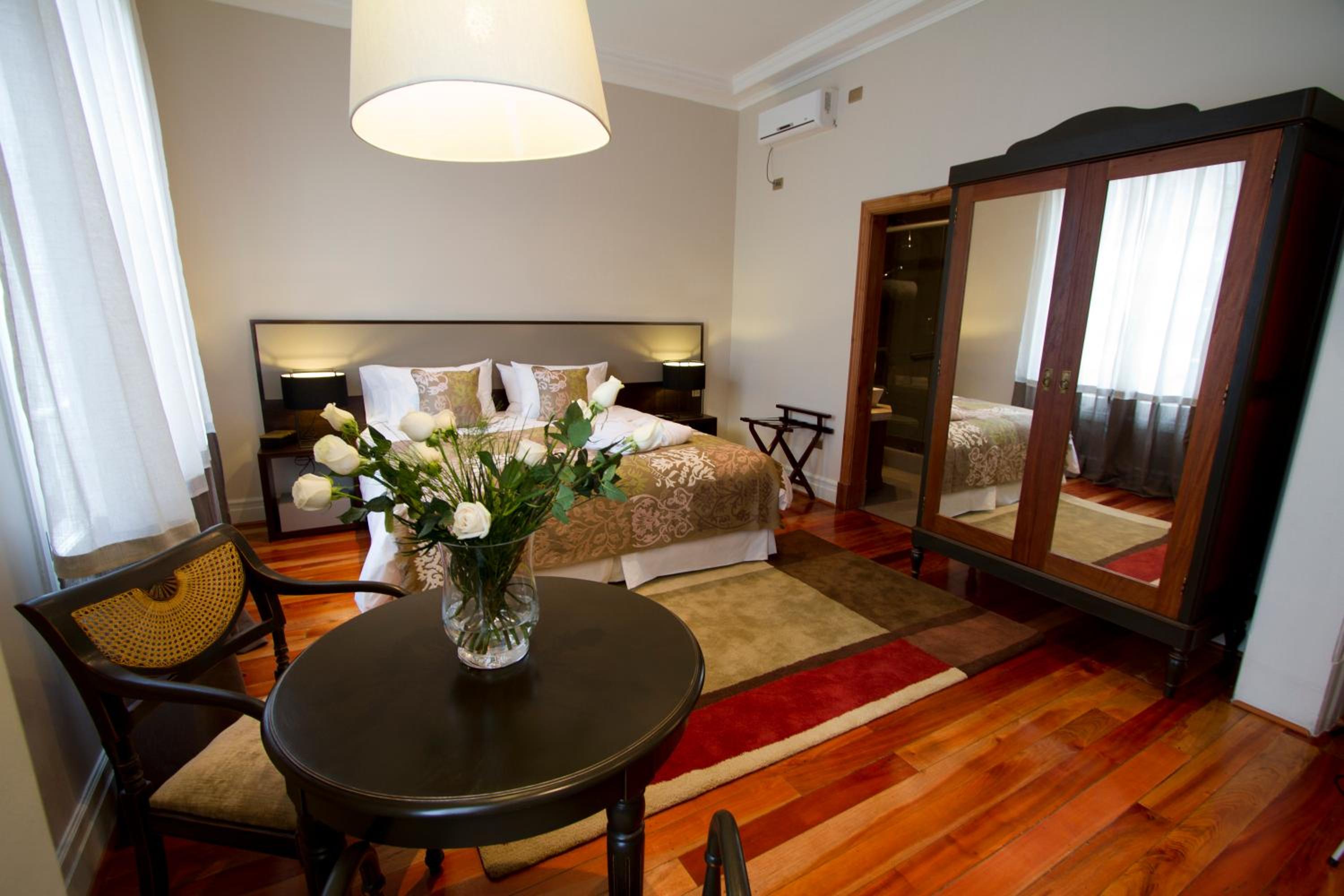 Suite - Photo 1