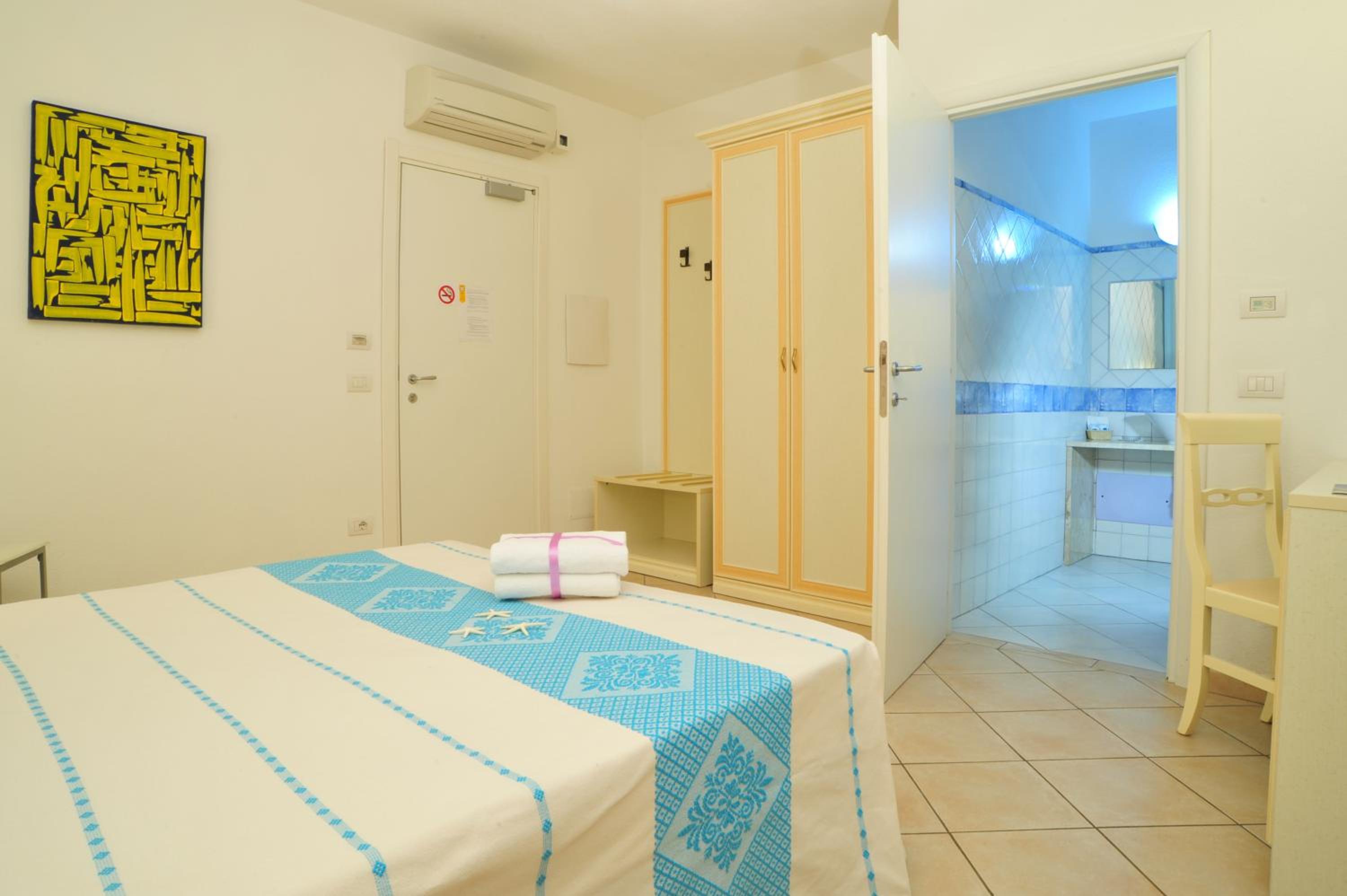 Double or Twin Room - Photo 6