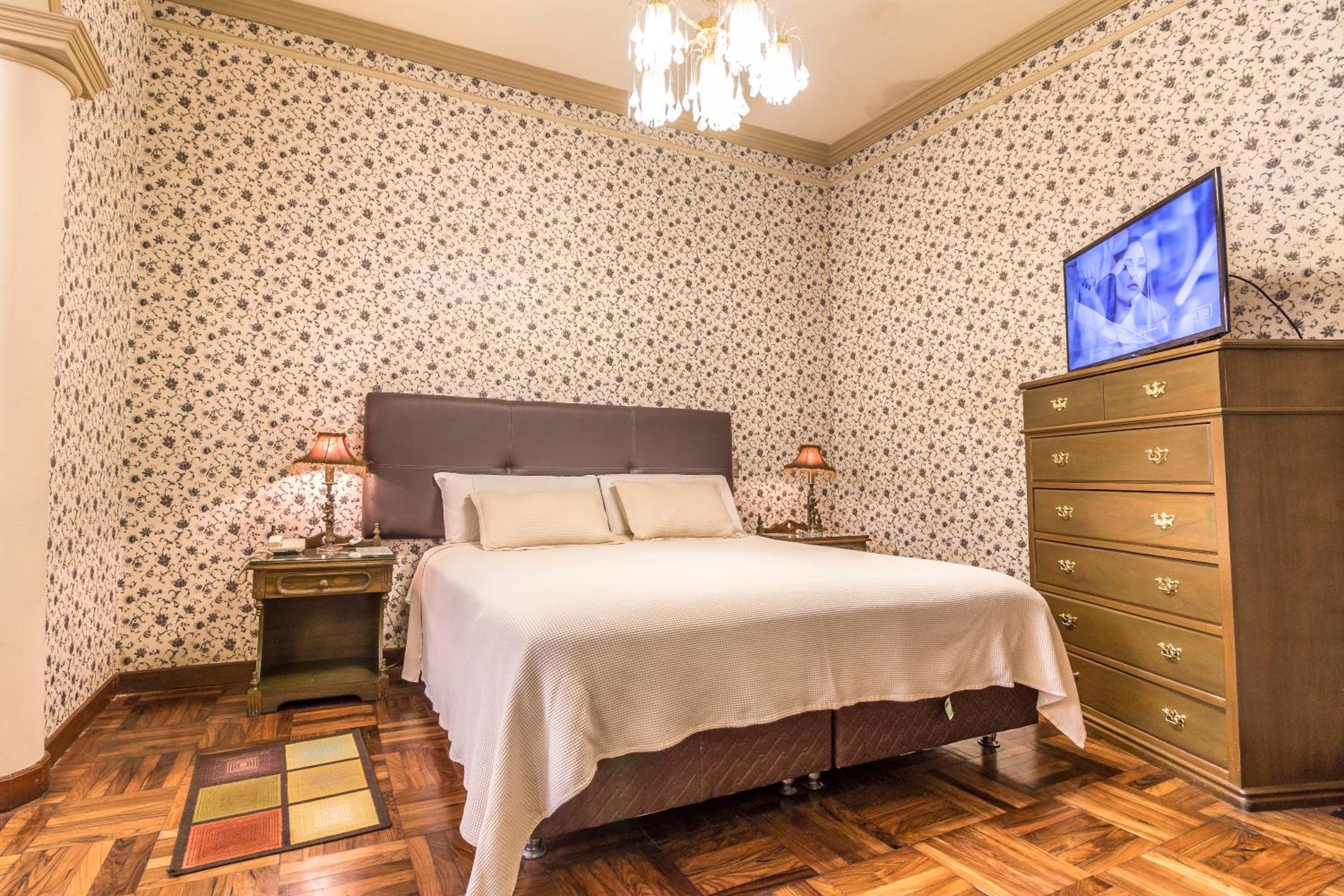 Queen Suite With Spa Bath
