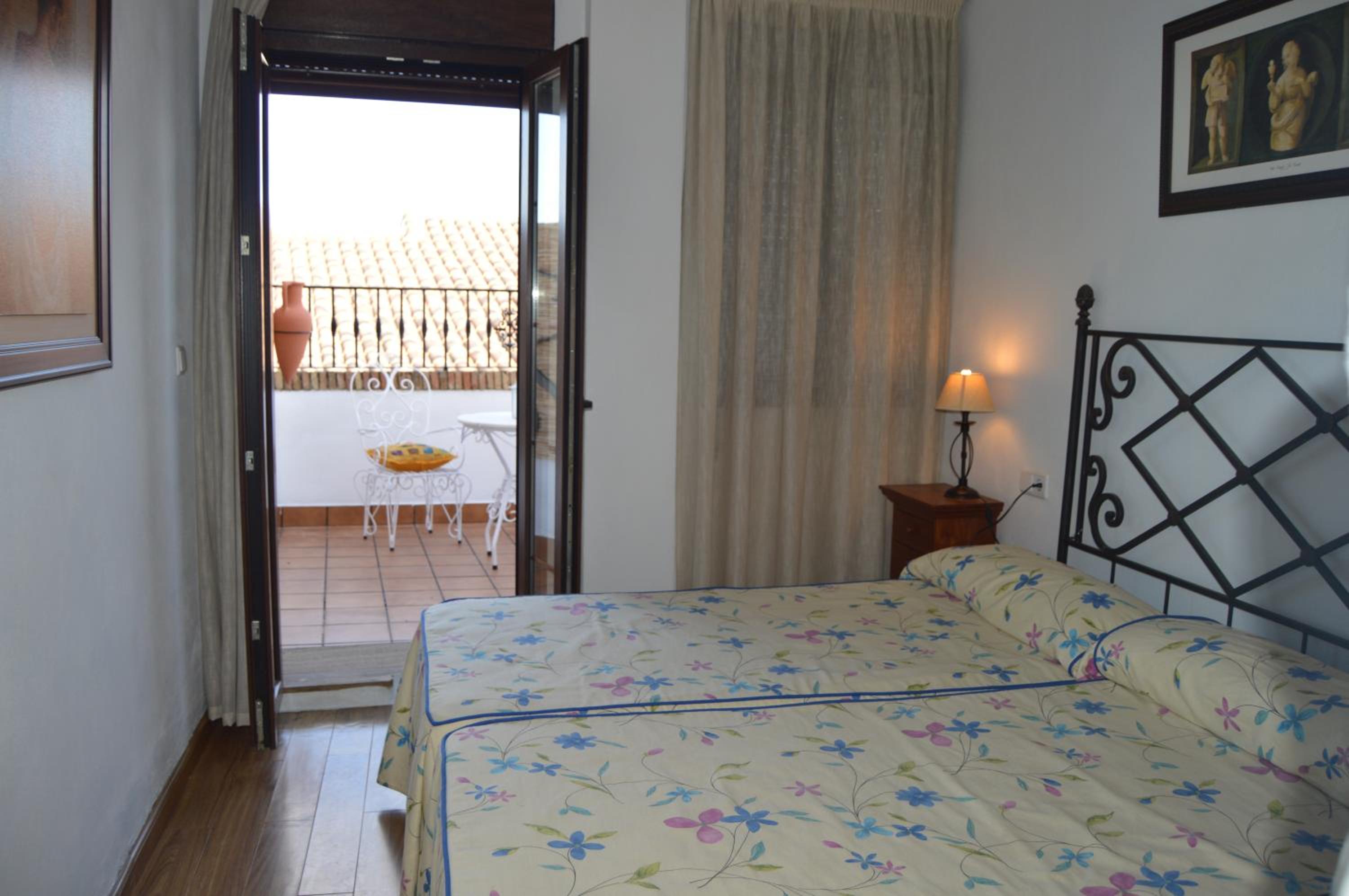 Apartment with Terrace - Photo 42