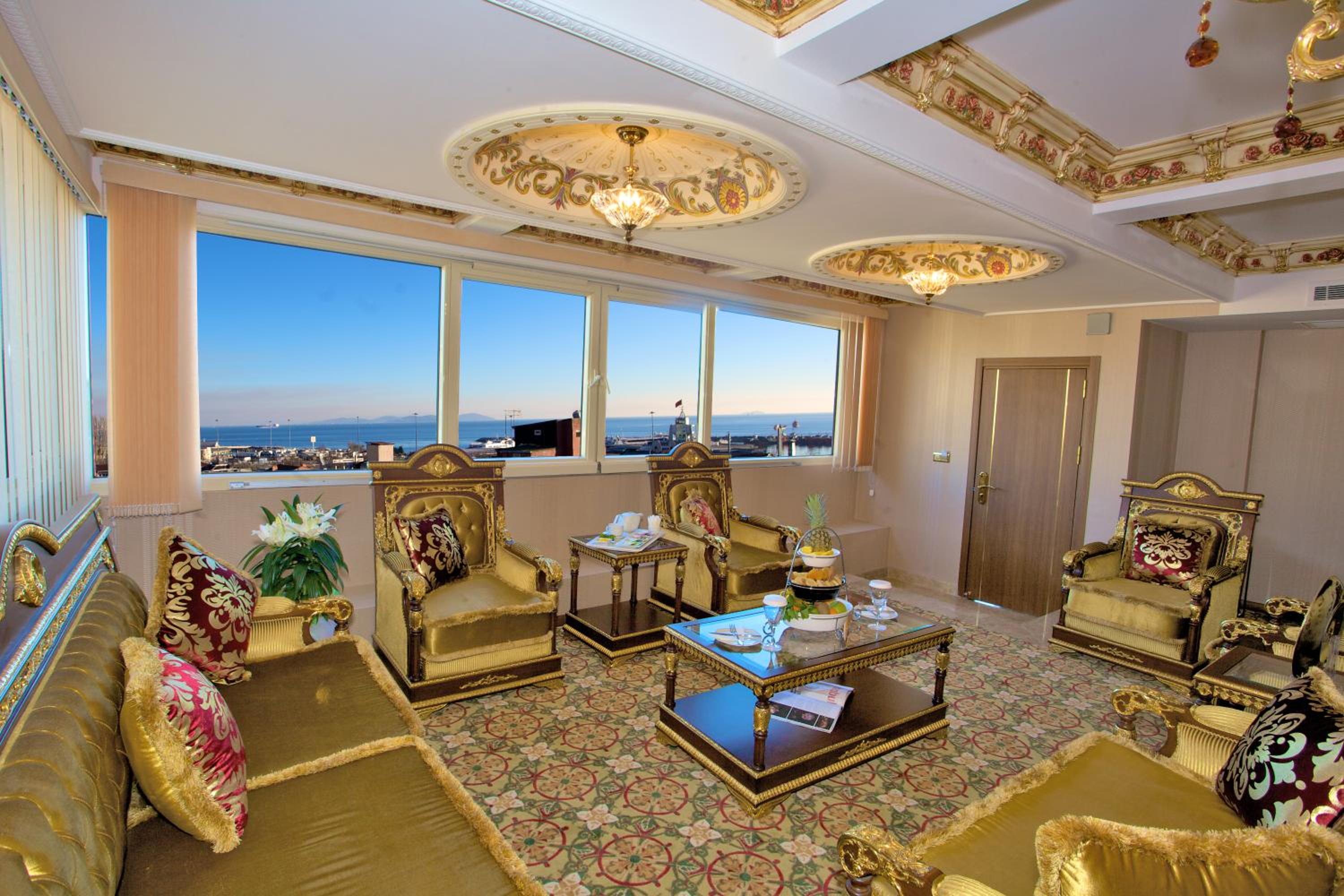 Deluxe Family Room with Sea View photo 1