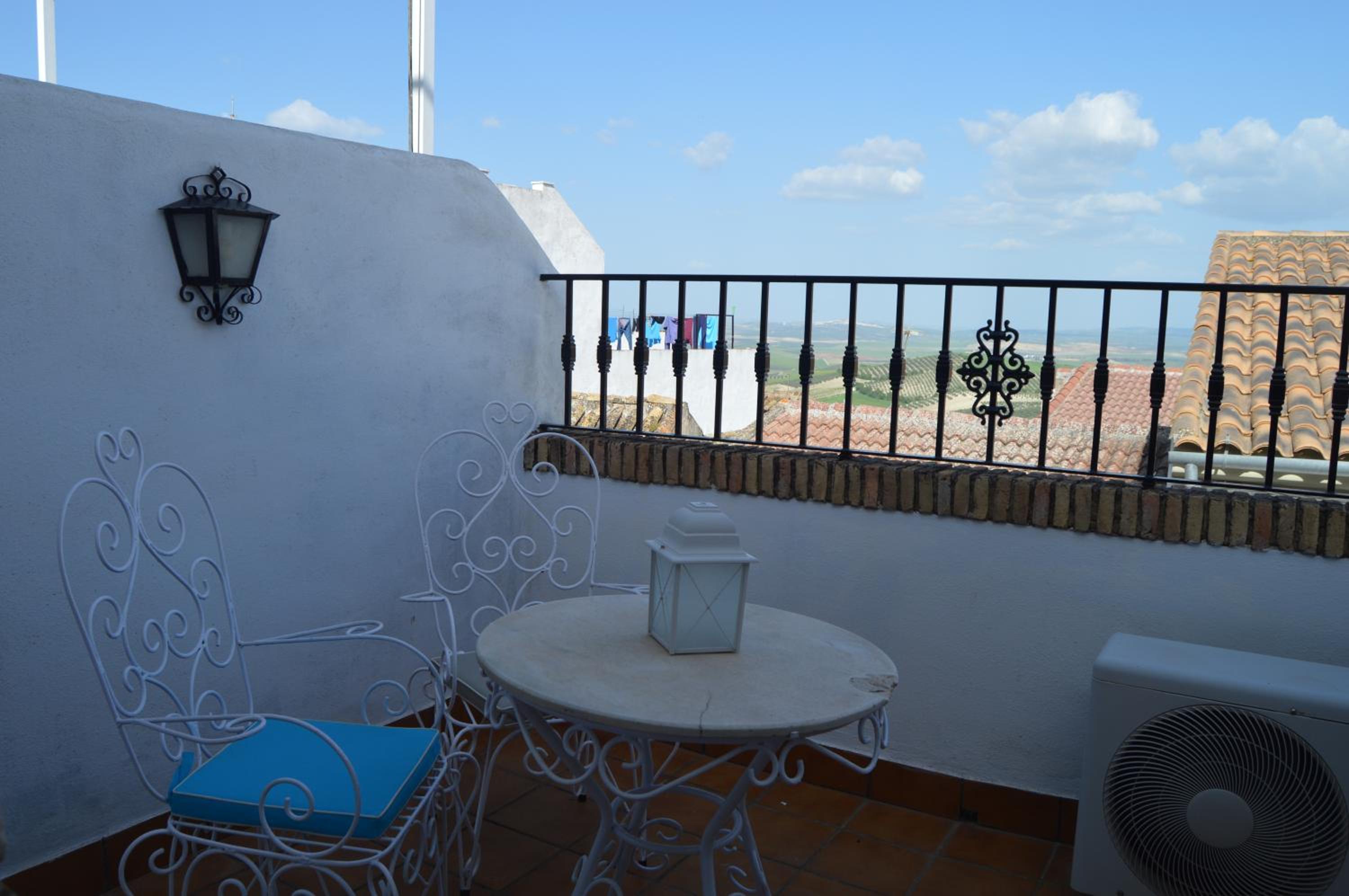 Apartment with Terrace - Photo 13