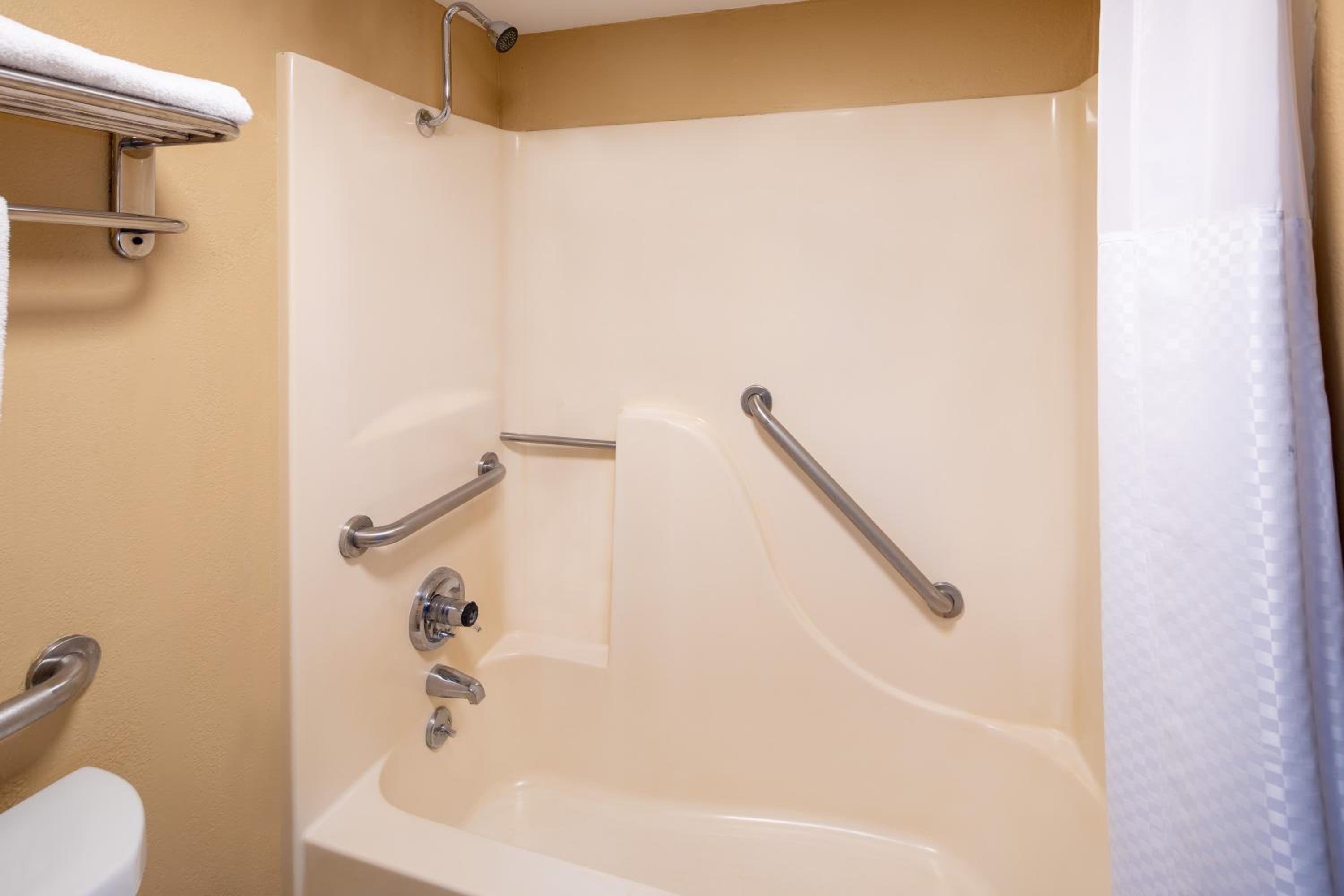 King Room - Disability Access/Non-Smoking - Photo 3
