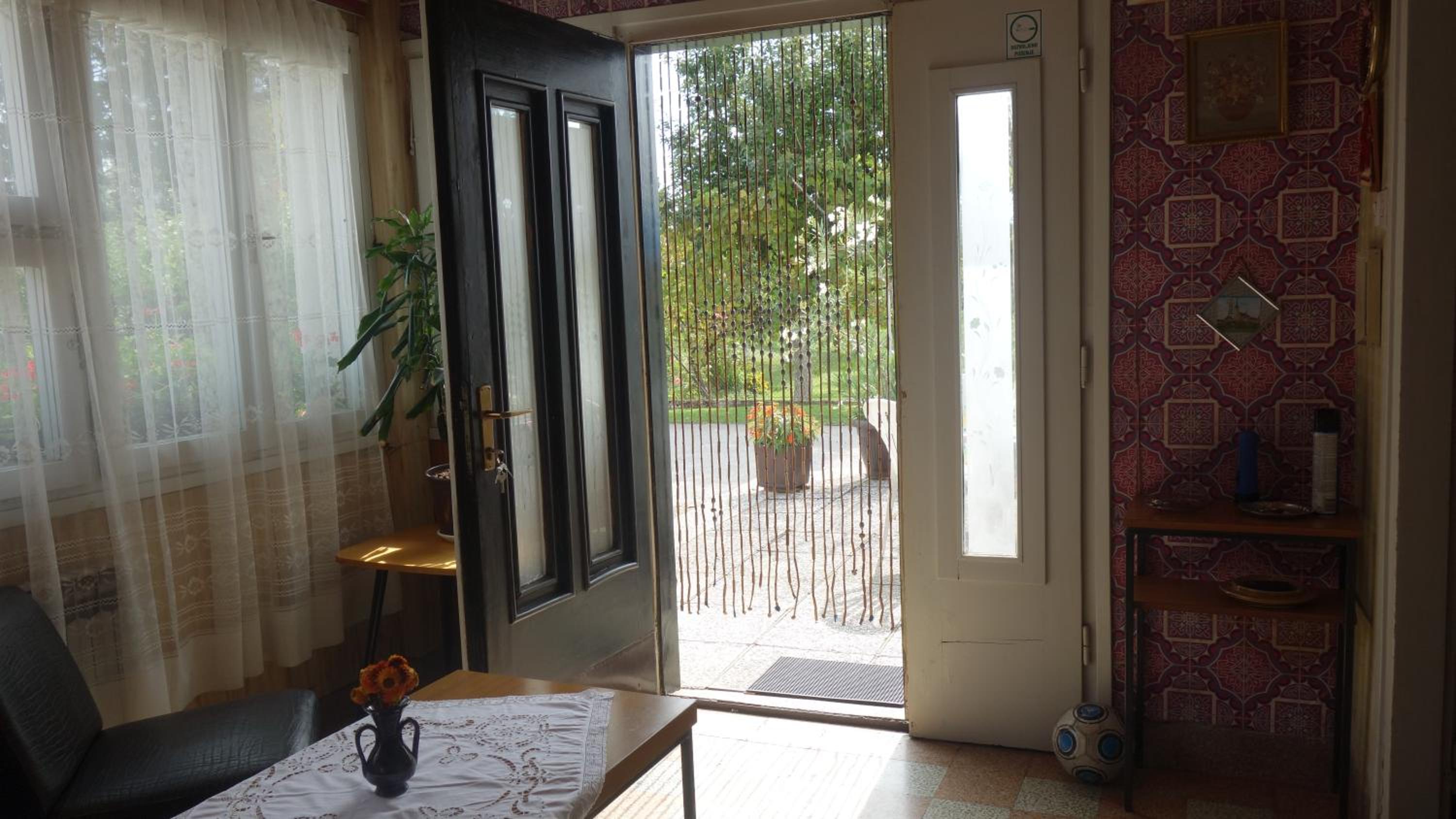One-Bedroom Apartment - Photo 1