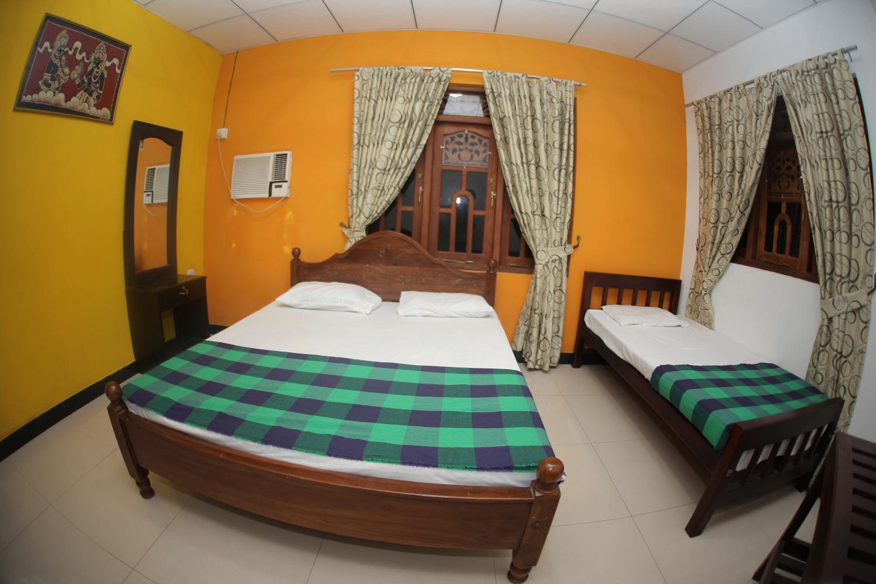 Double Room with Shared Bathroom photo 2