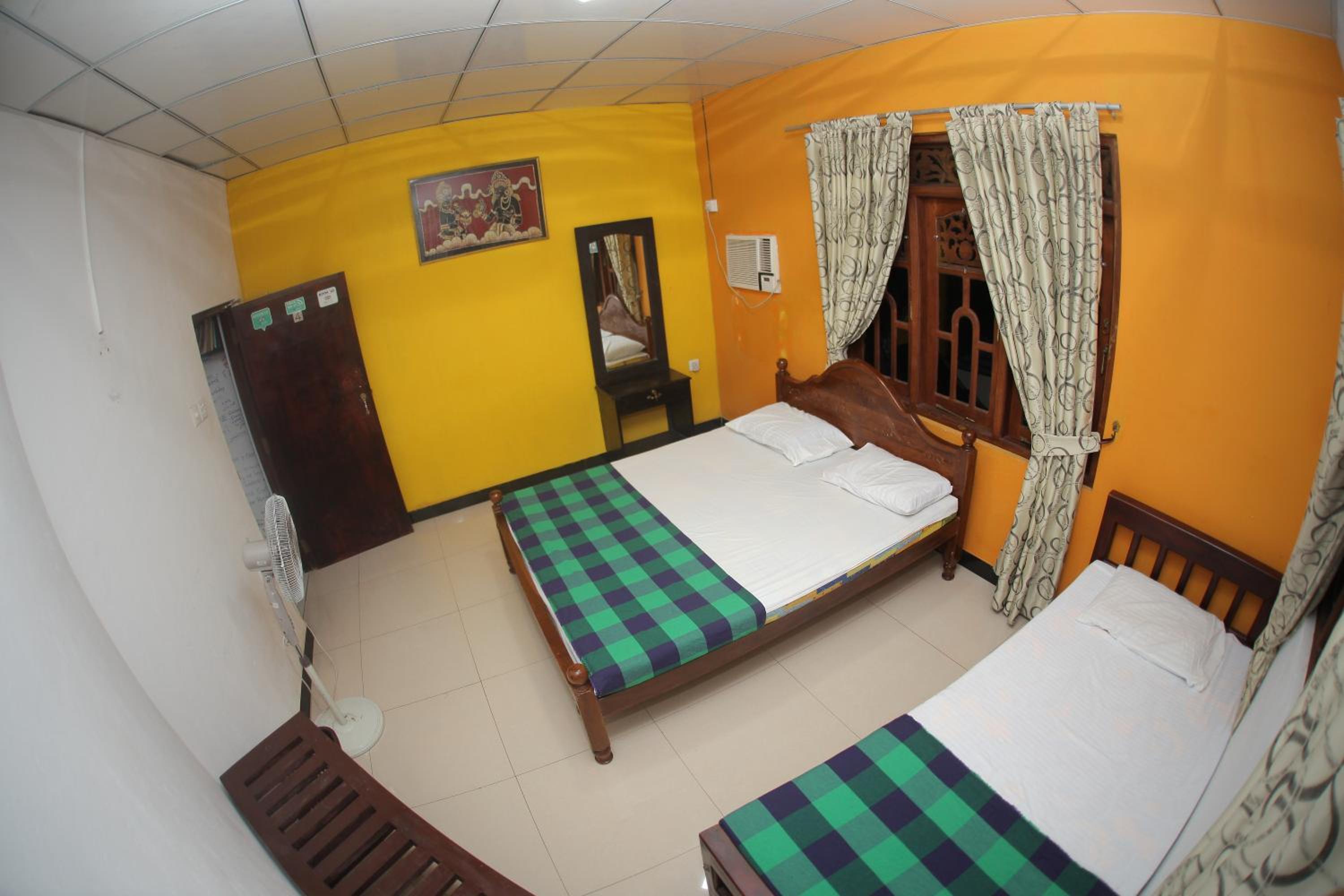 Double Room with Shared Bathroom photo 3