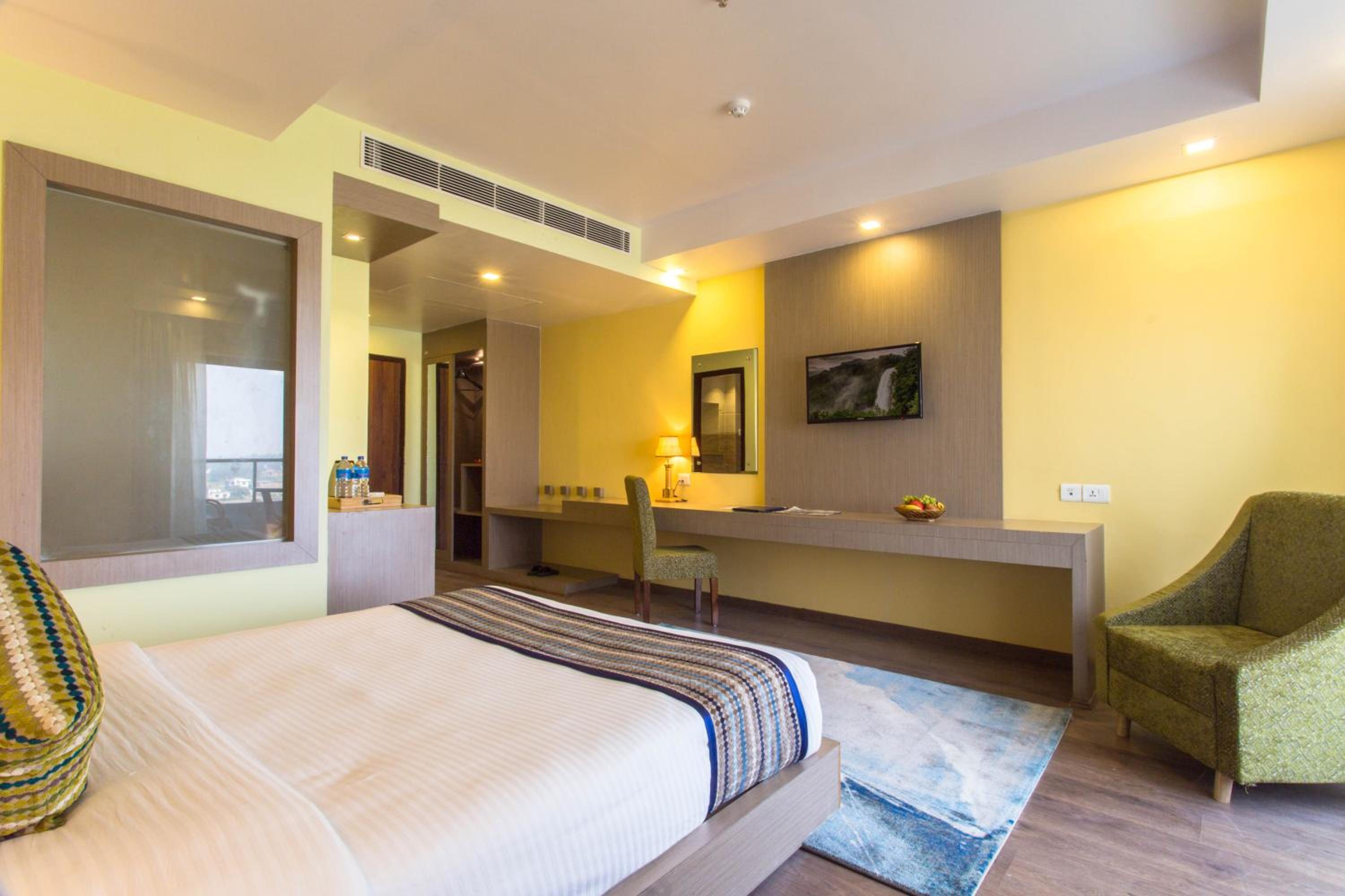 Deluxe Double or Twin Room with Pool View photo 3